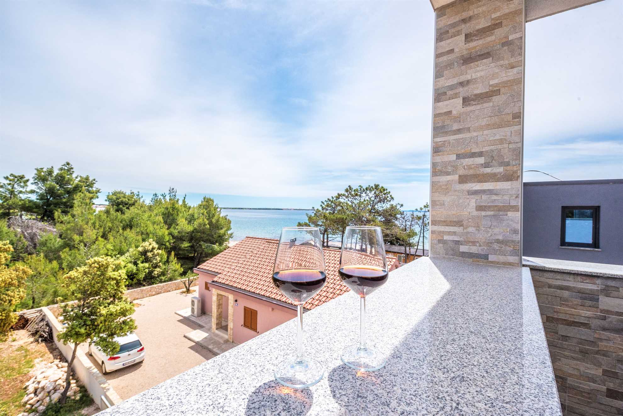Apartment in a quiet area | for 6 persons | partial sea view