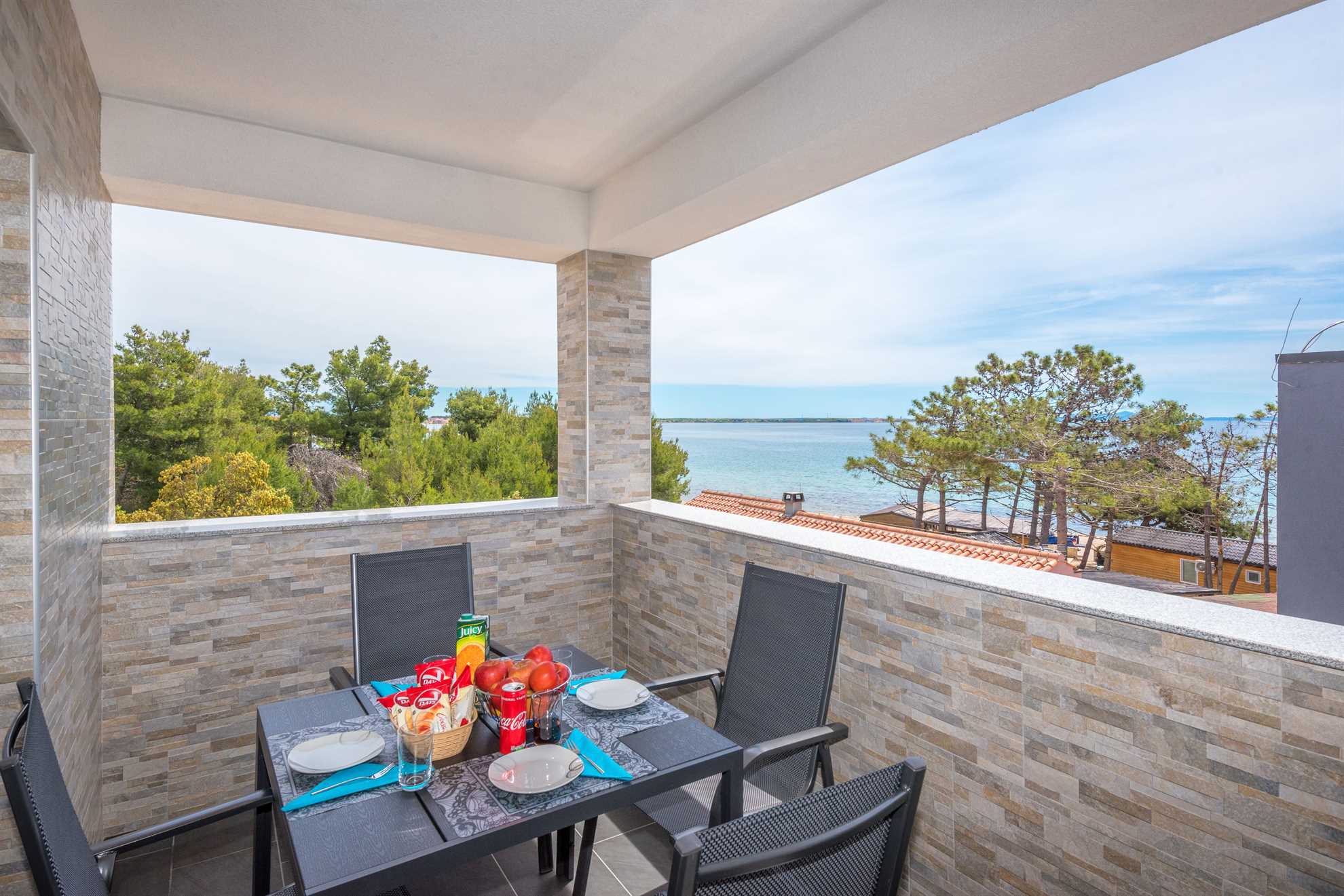 Apartment in a quiet area | for 6 persons | partial sea view