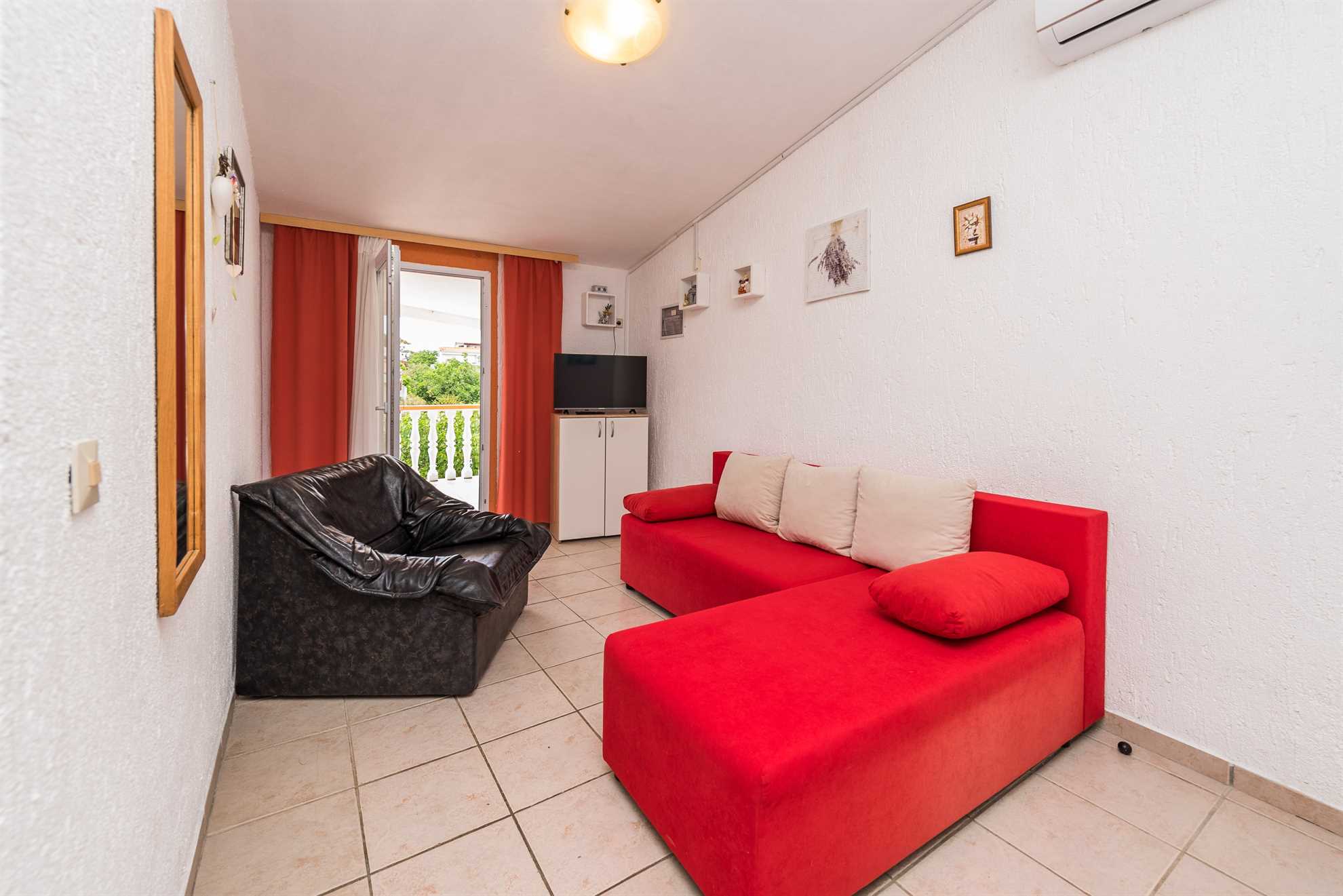 With air conditioning, Sat TV | for 4 persons | quiet area