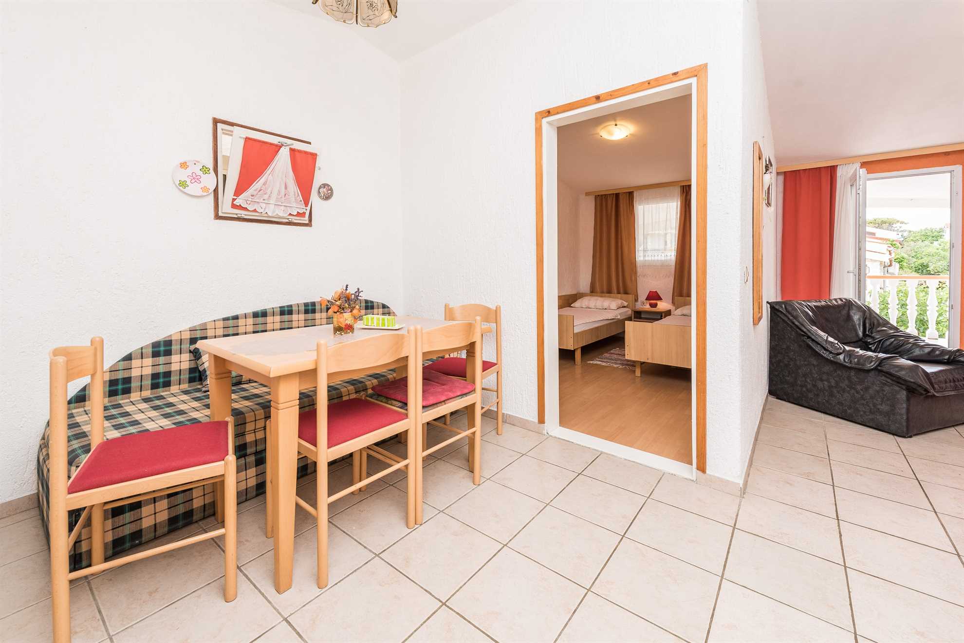 With air conditioning, Sat TV | for 4 persons | quiet area