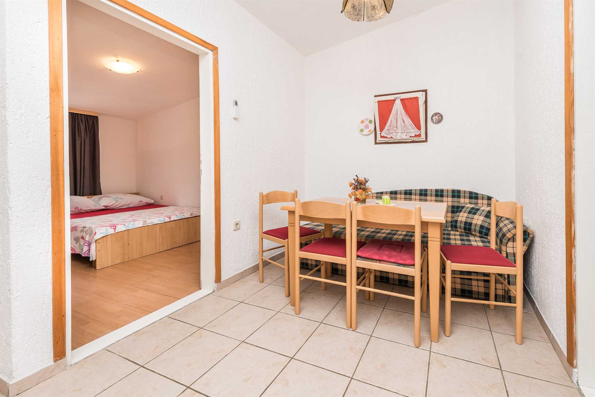 With air conditioning, Sat TV | for 4 persons | quiet area