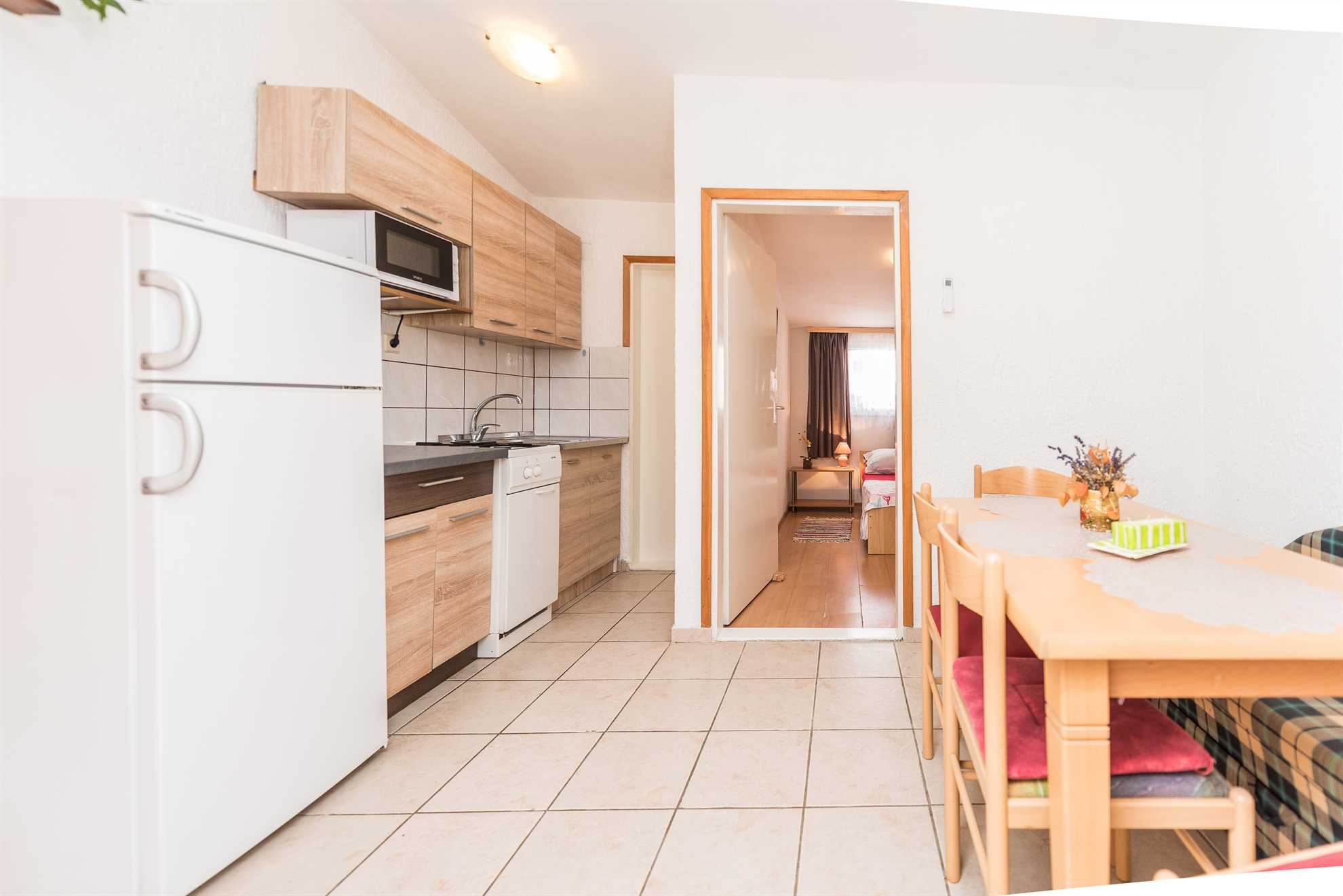 With air conditioning, Sat TV | for 4 persons | quiet area