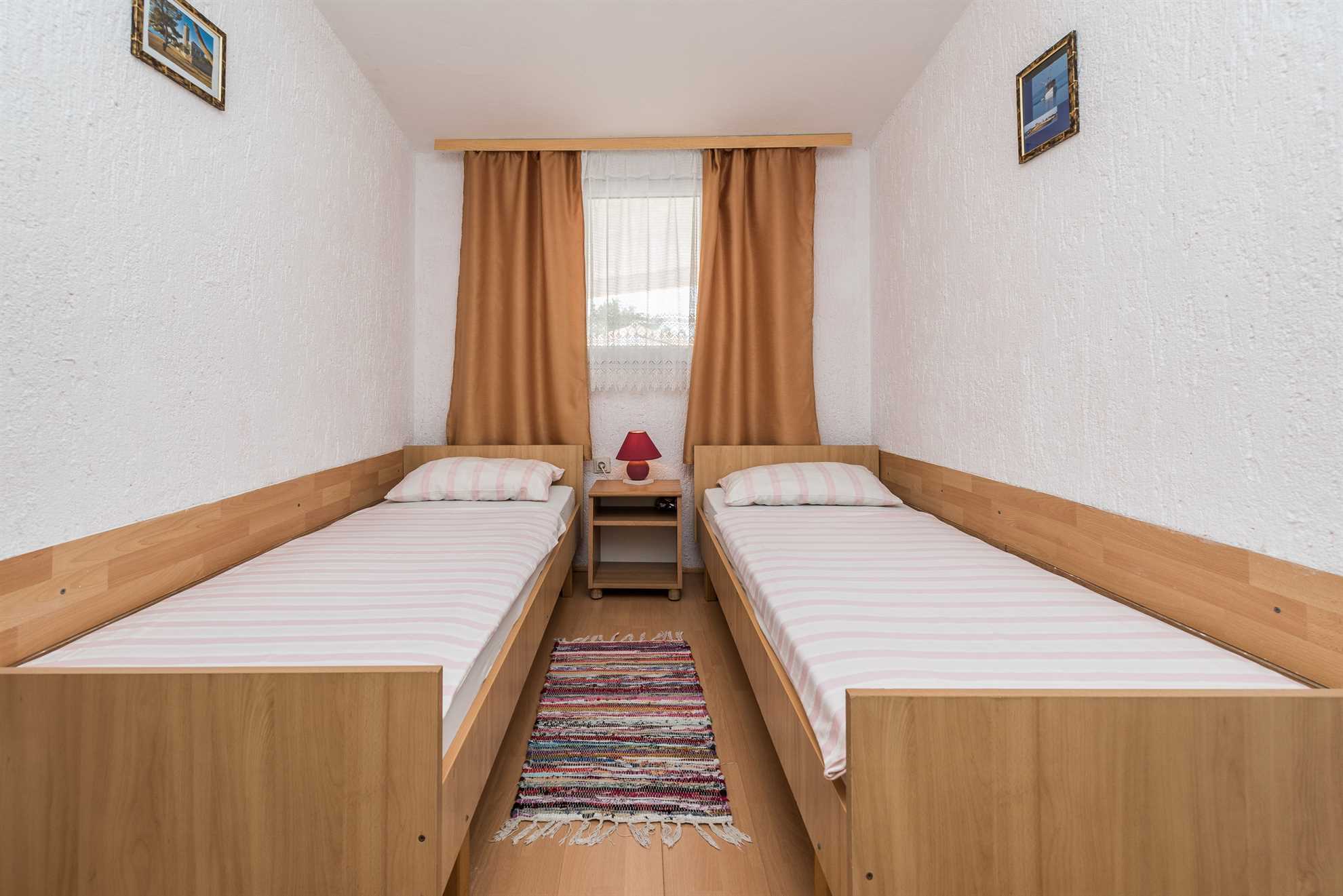 With air conditioning, Sat TV | for 4 persons | quiet area