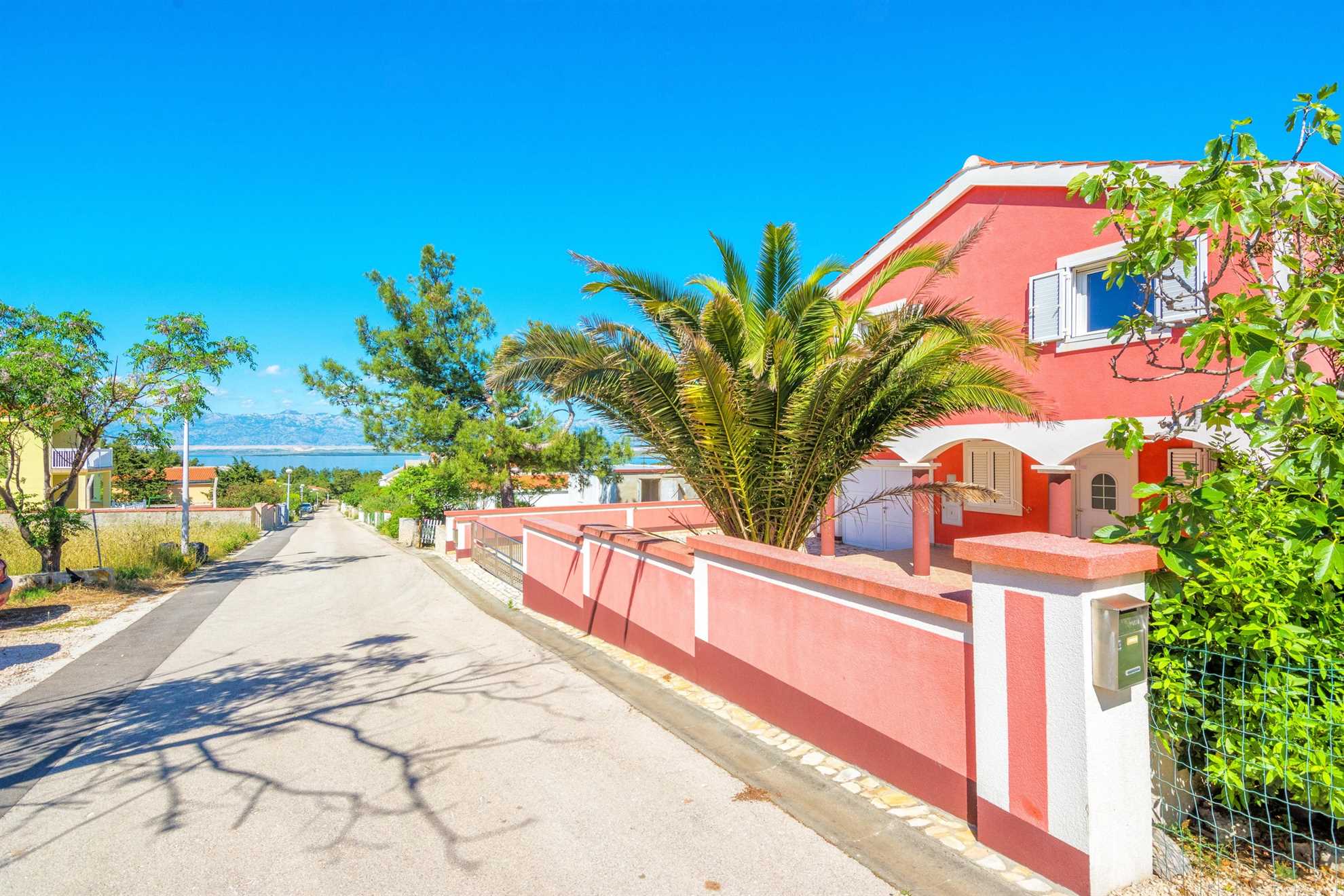 Apartment for 4-5 persons | Quiet location | Sea view