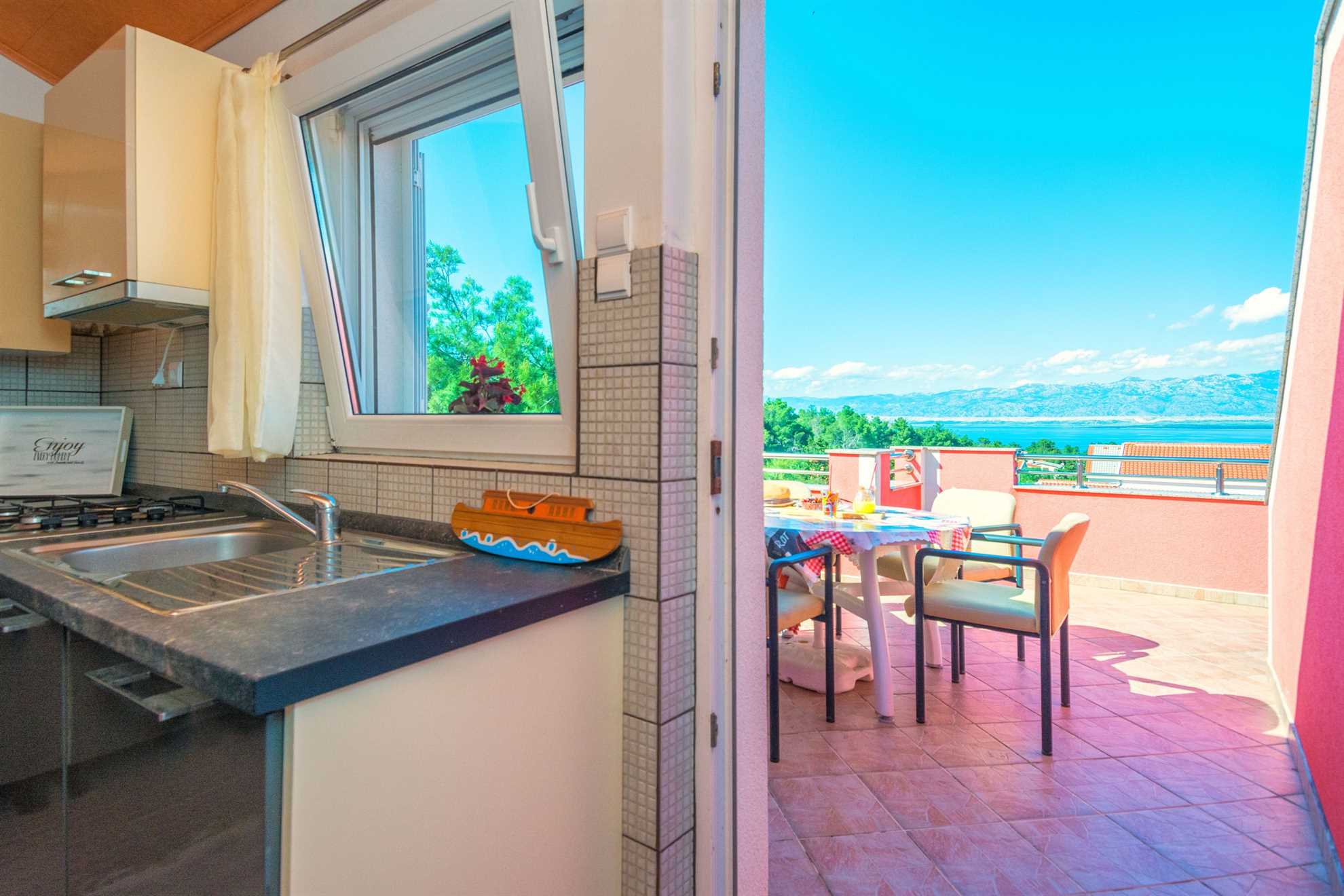 Quiet location | Apartment for 4-5 persons | Sea view