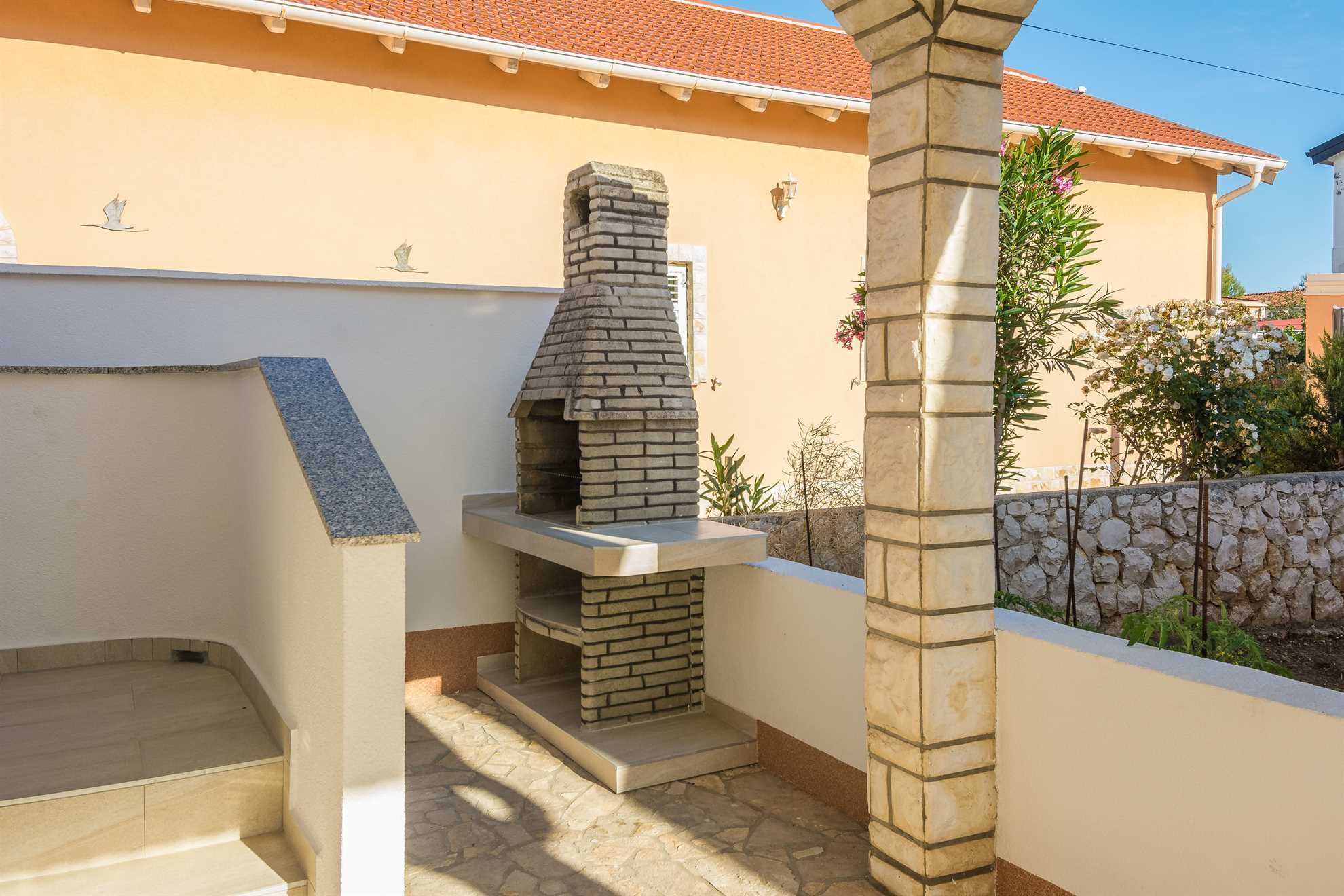 Apartment with 4 bedrooms | quiet location | new and modern