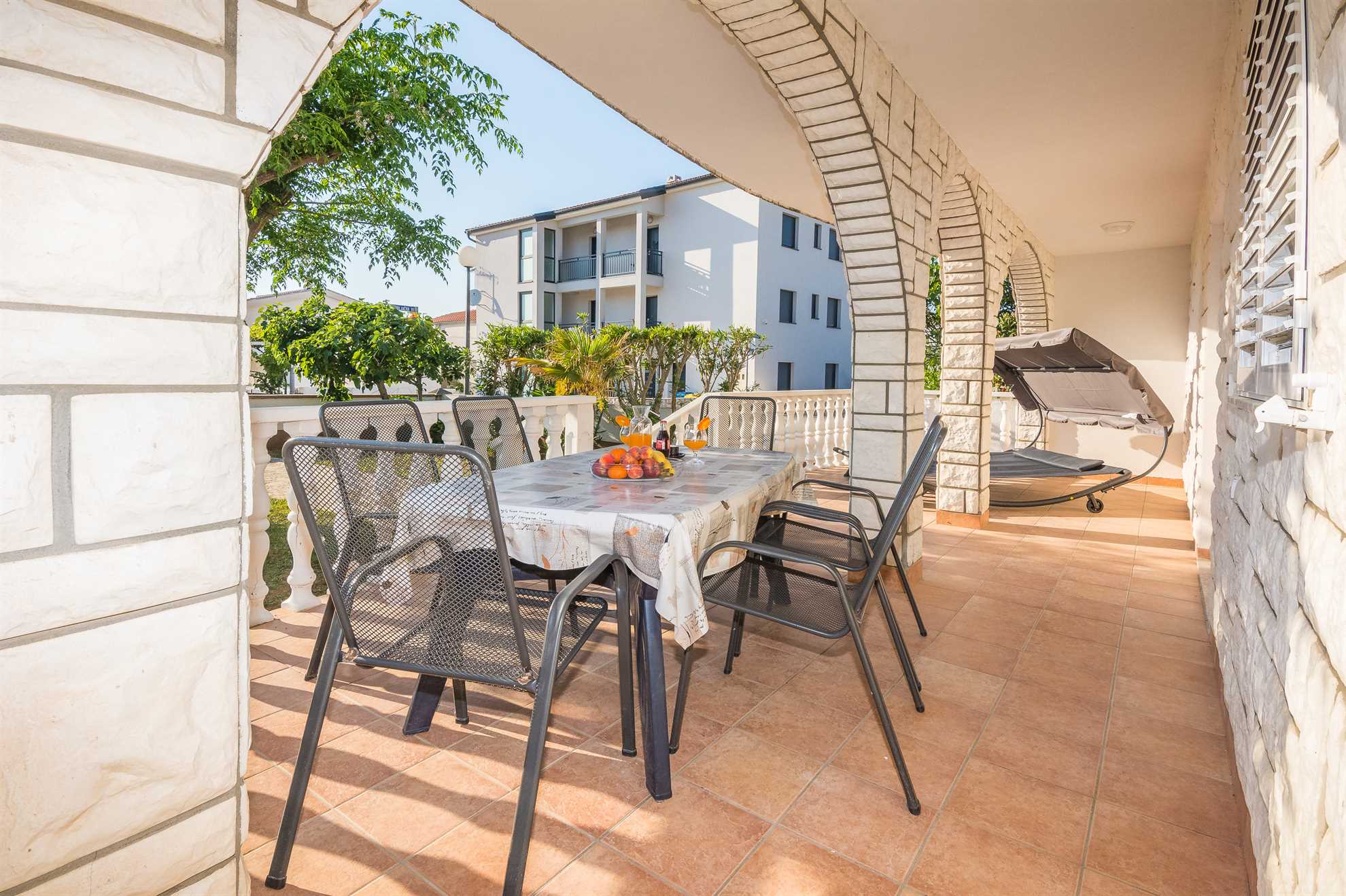 Apartment with 4 bedrooms | quiet location | new and modern