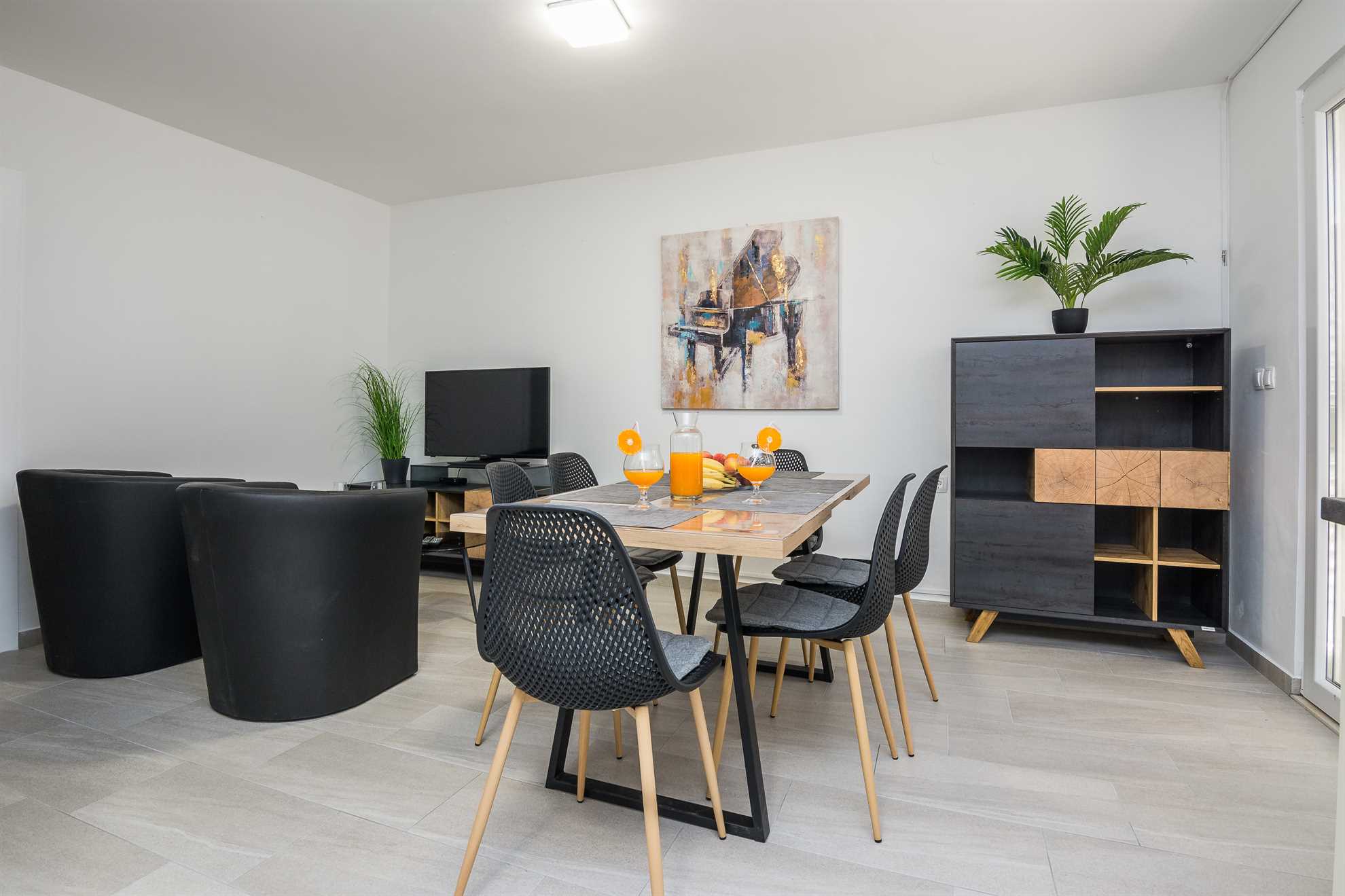 Apartment with 4 bedrooms | quiet location | new and modern