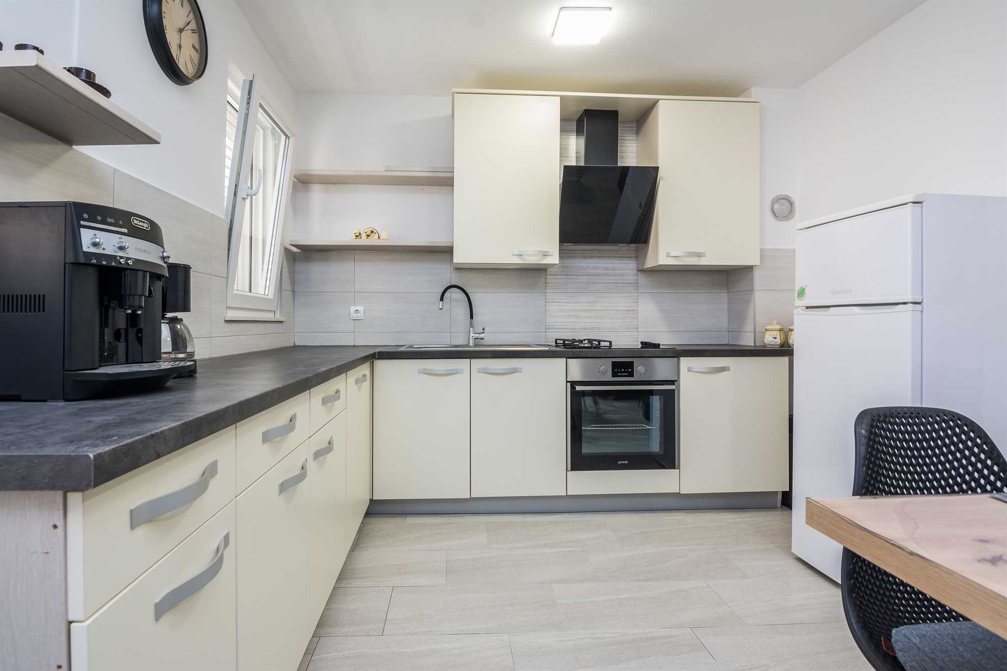 Apartment with 4 bedrooms | quiet location | new and modern