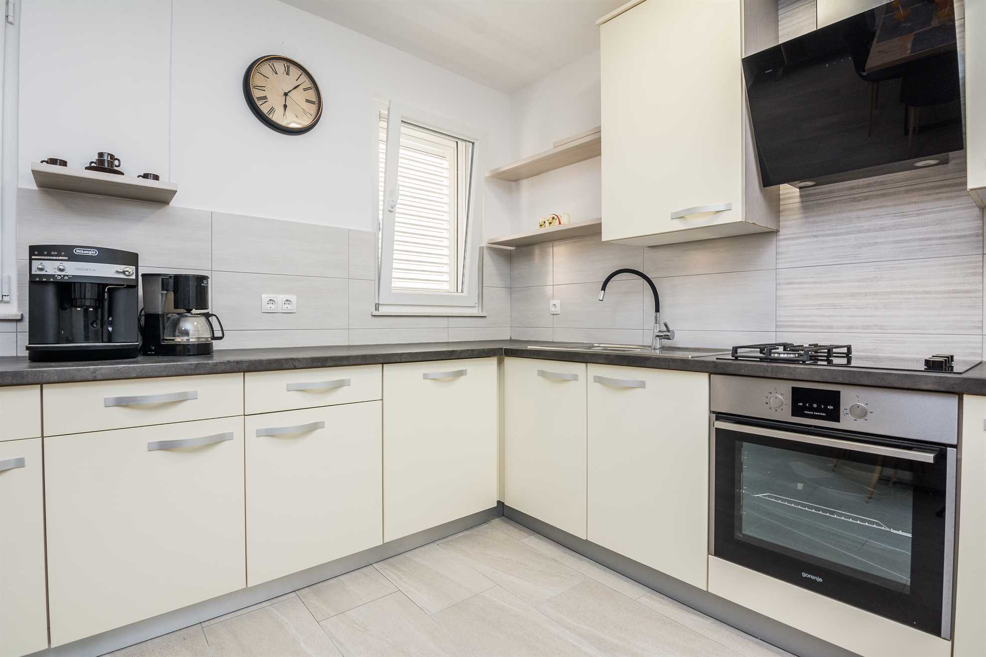 Apartment with 4 bedrooms | quiet location | new and modern