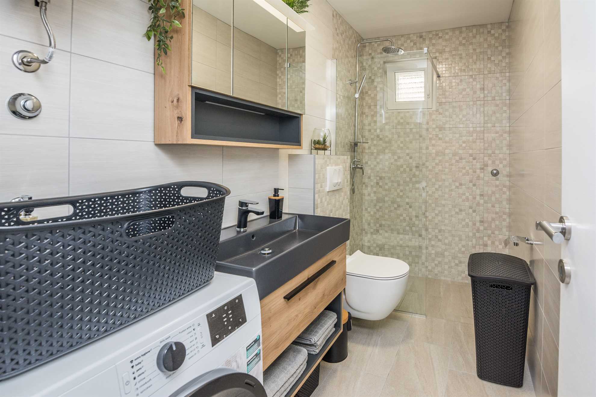 Apartment with 4 bedrooms | quiet location | new and modern