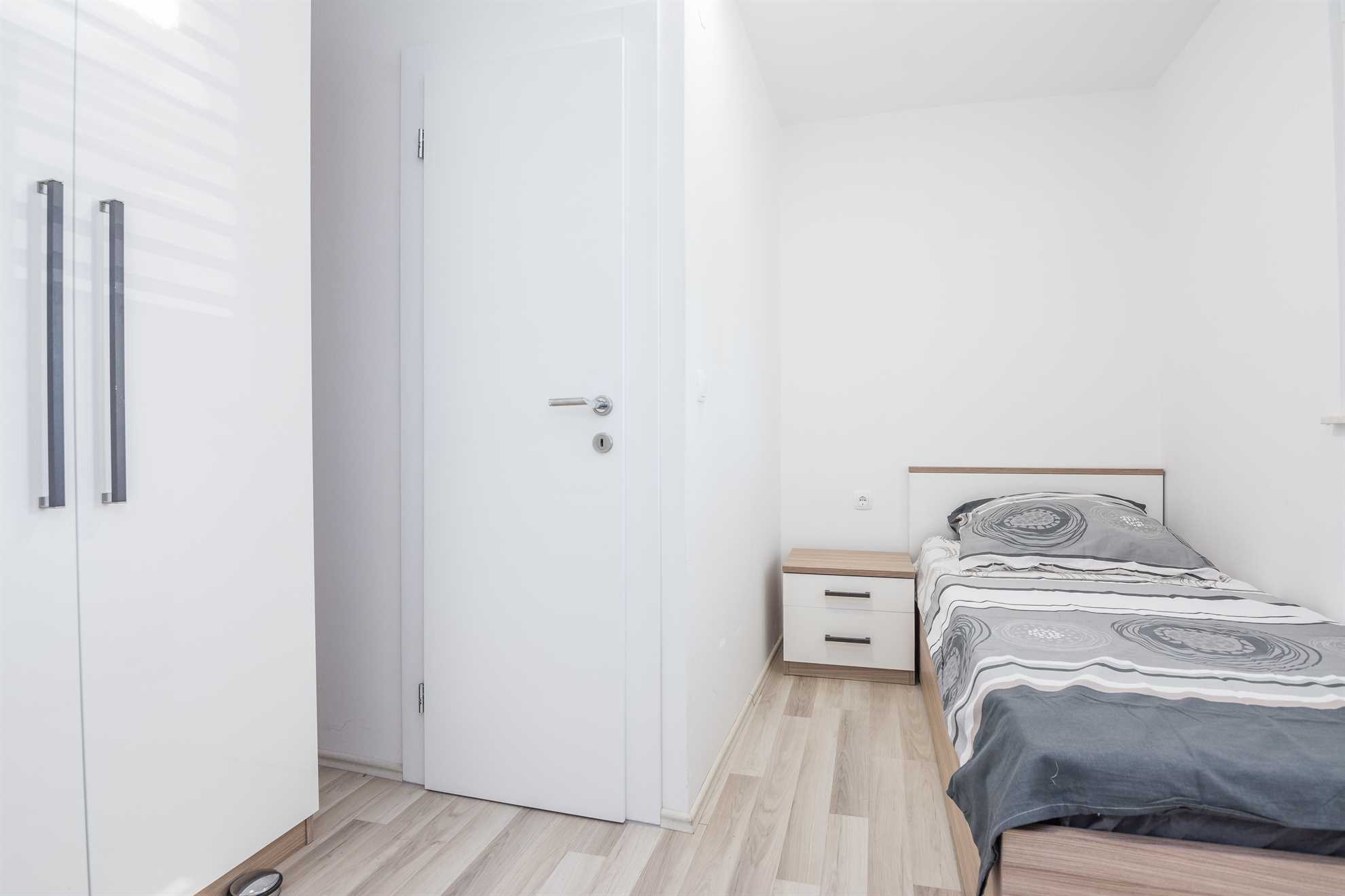 Apartment with 4 bedrooms | quiet location | new and modern