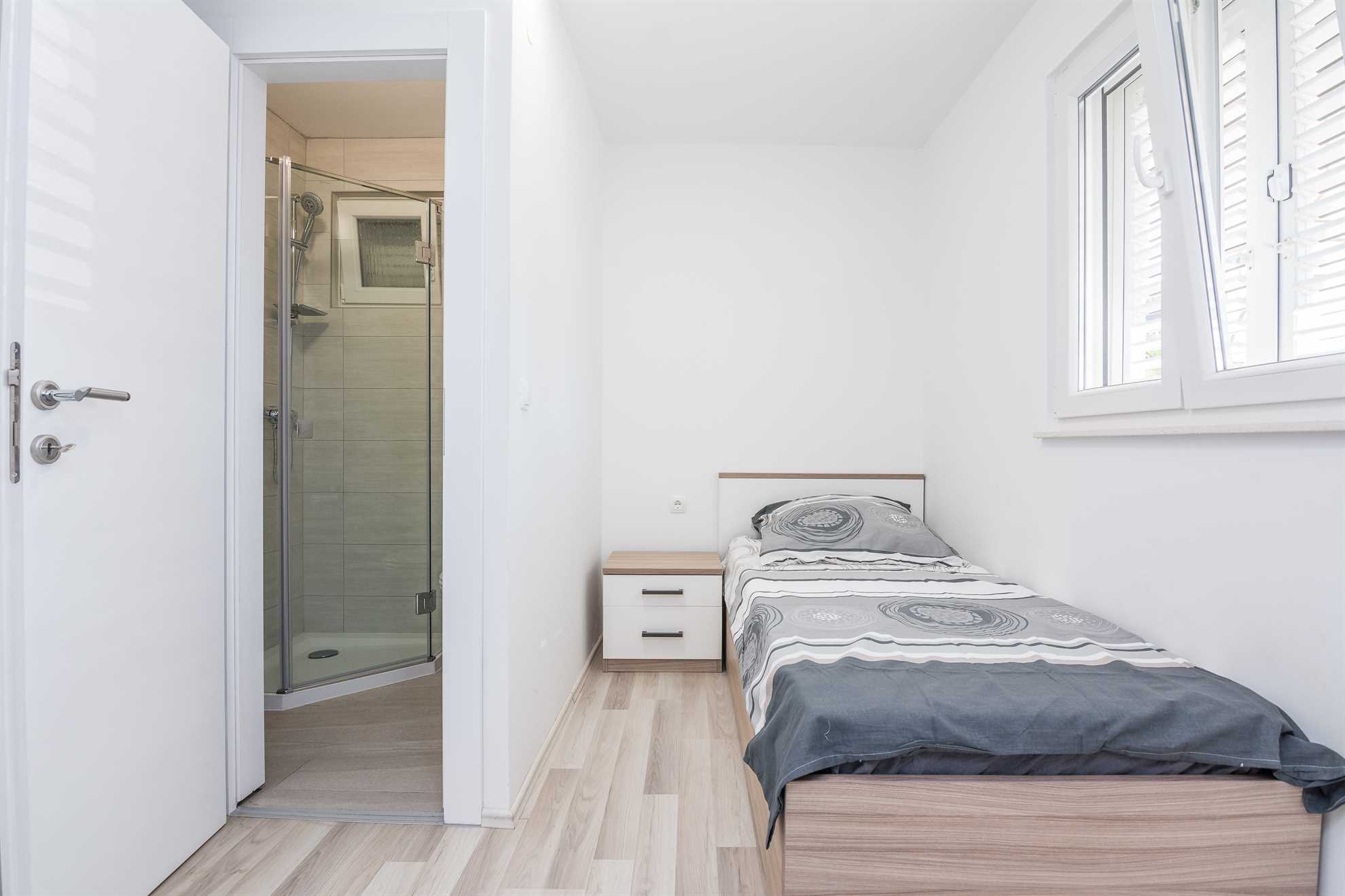 Apartment with 4 bedrooms | quiet location | new and modern