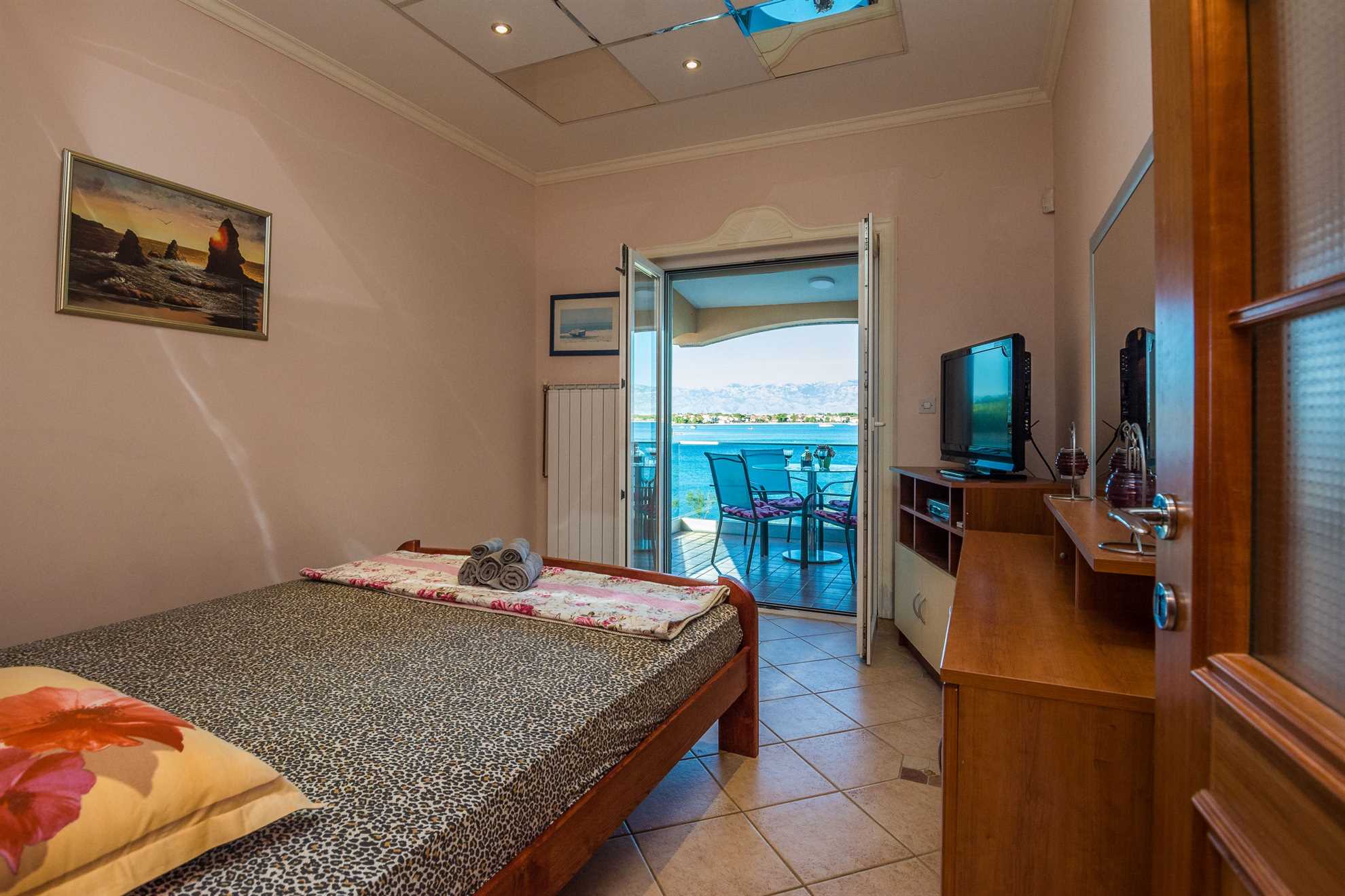 Apartment for 4-6 per. | Sea view | Beachfront