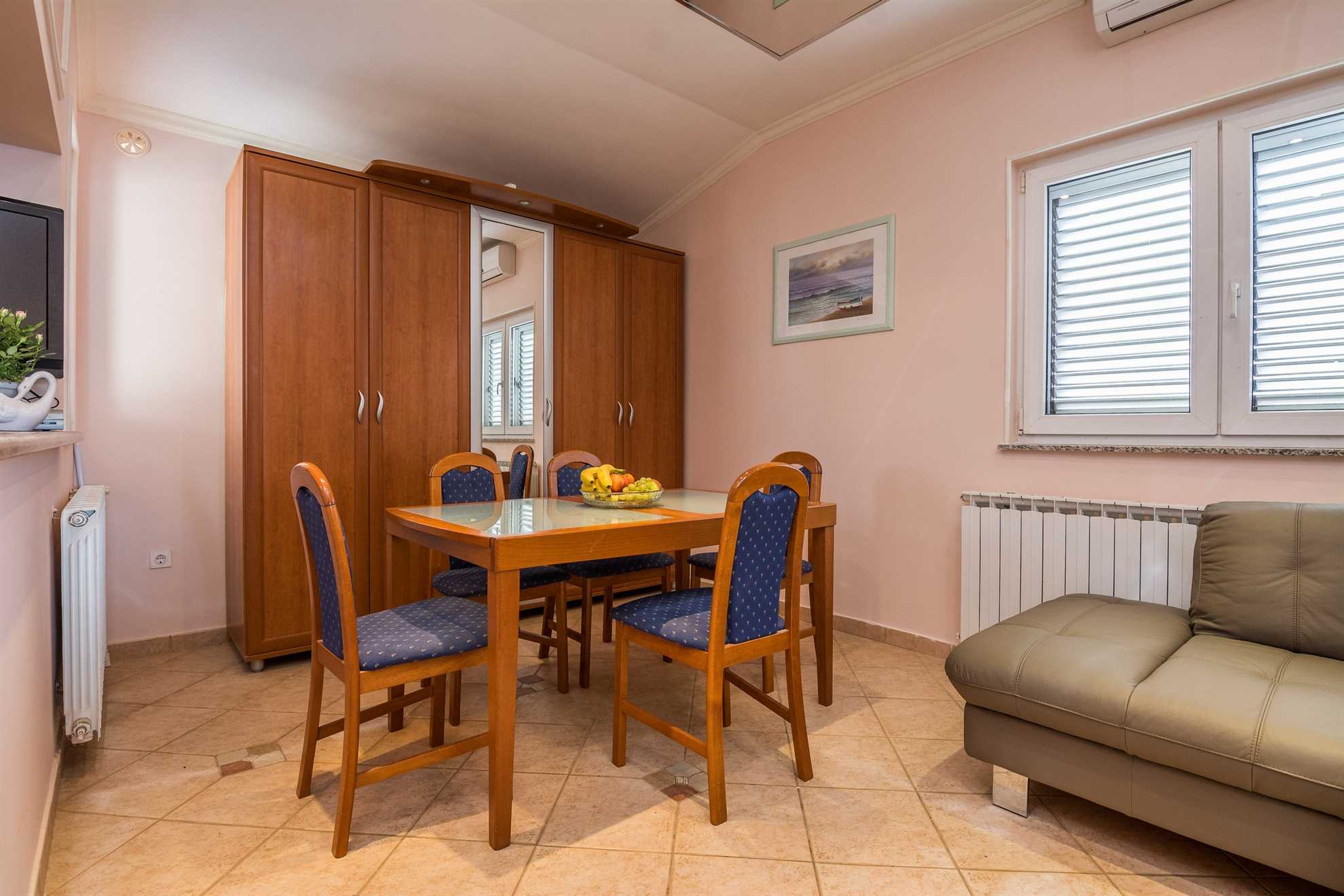 Apartment for 4-6 per. | Sea view | Beachfront