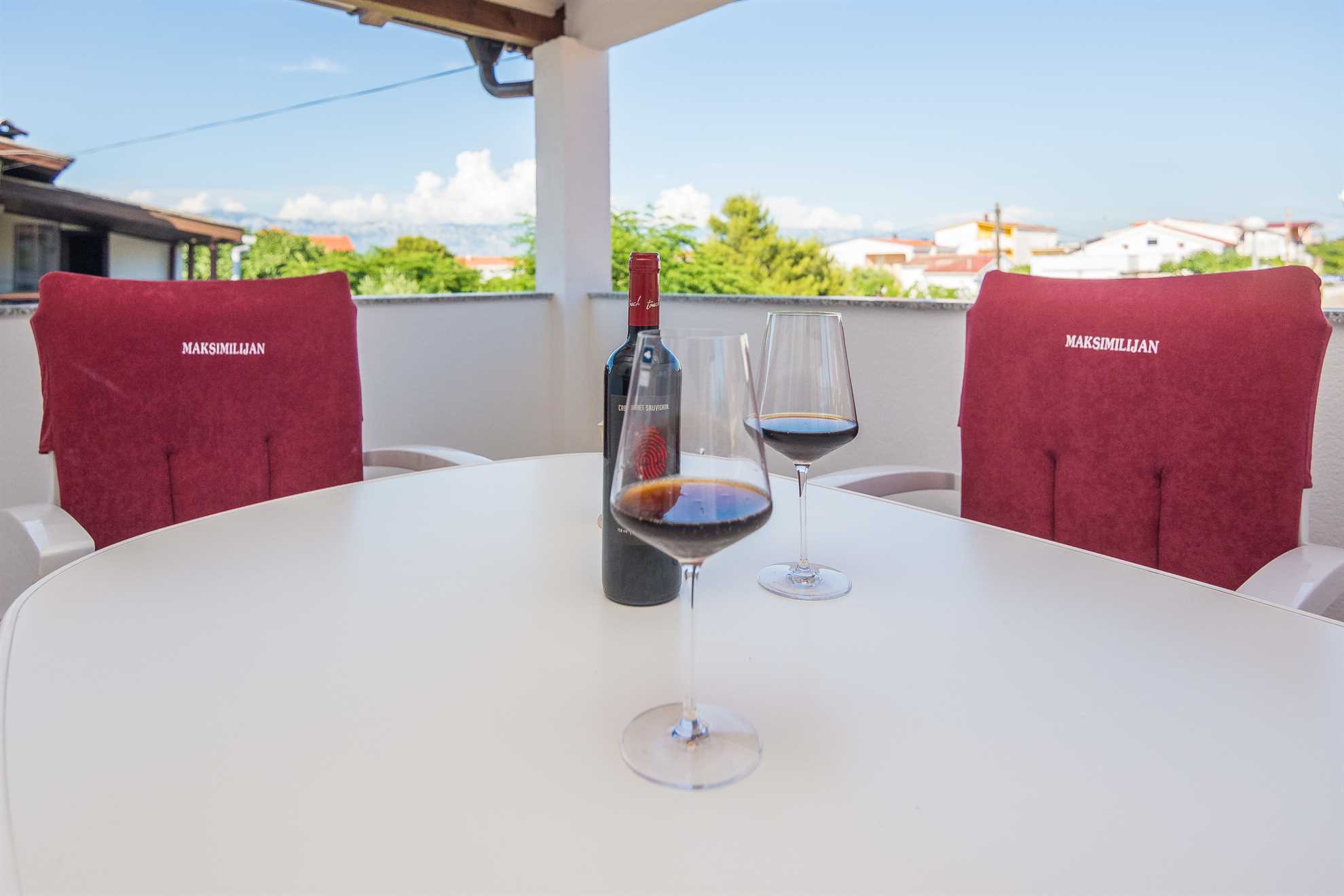 Apartment with 4 bedrooms and 2 bathrooms | quiet location