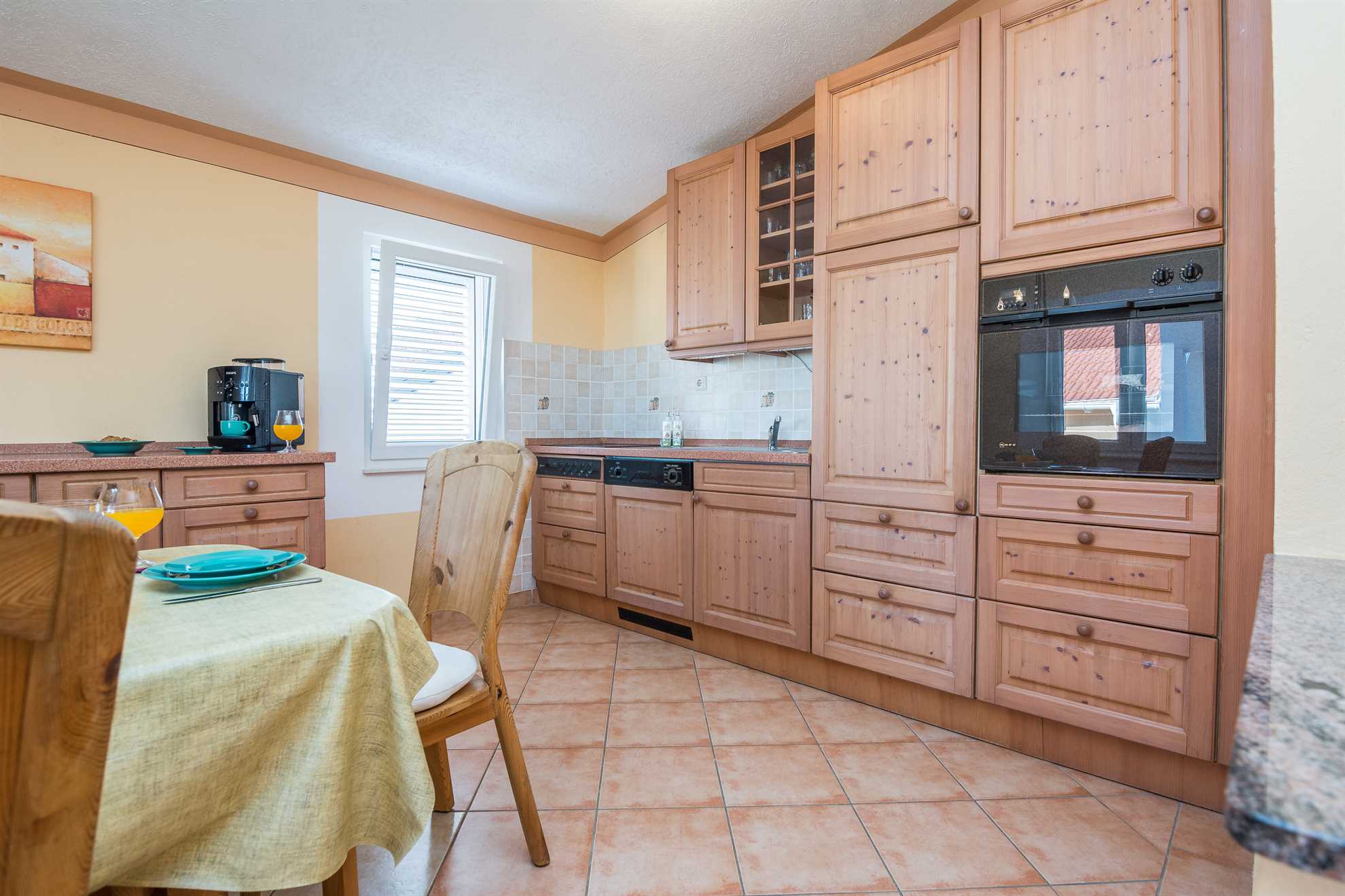 Apartment with 4 bedrooms and 2 bathrooms | quiet location