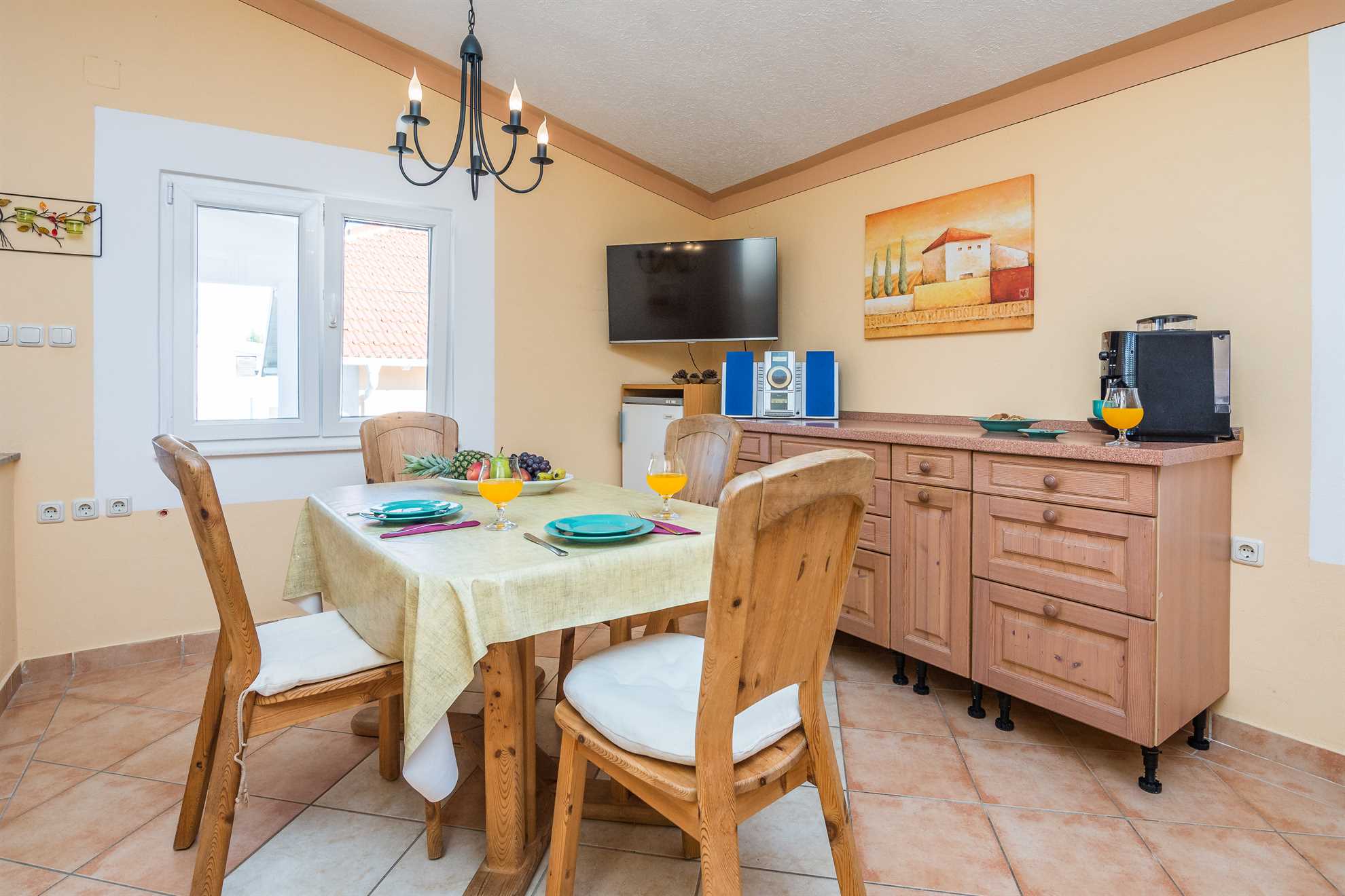 Apartment with 4 bedrooms and 2 bathrooms | quiet location