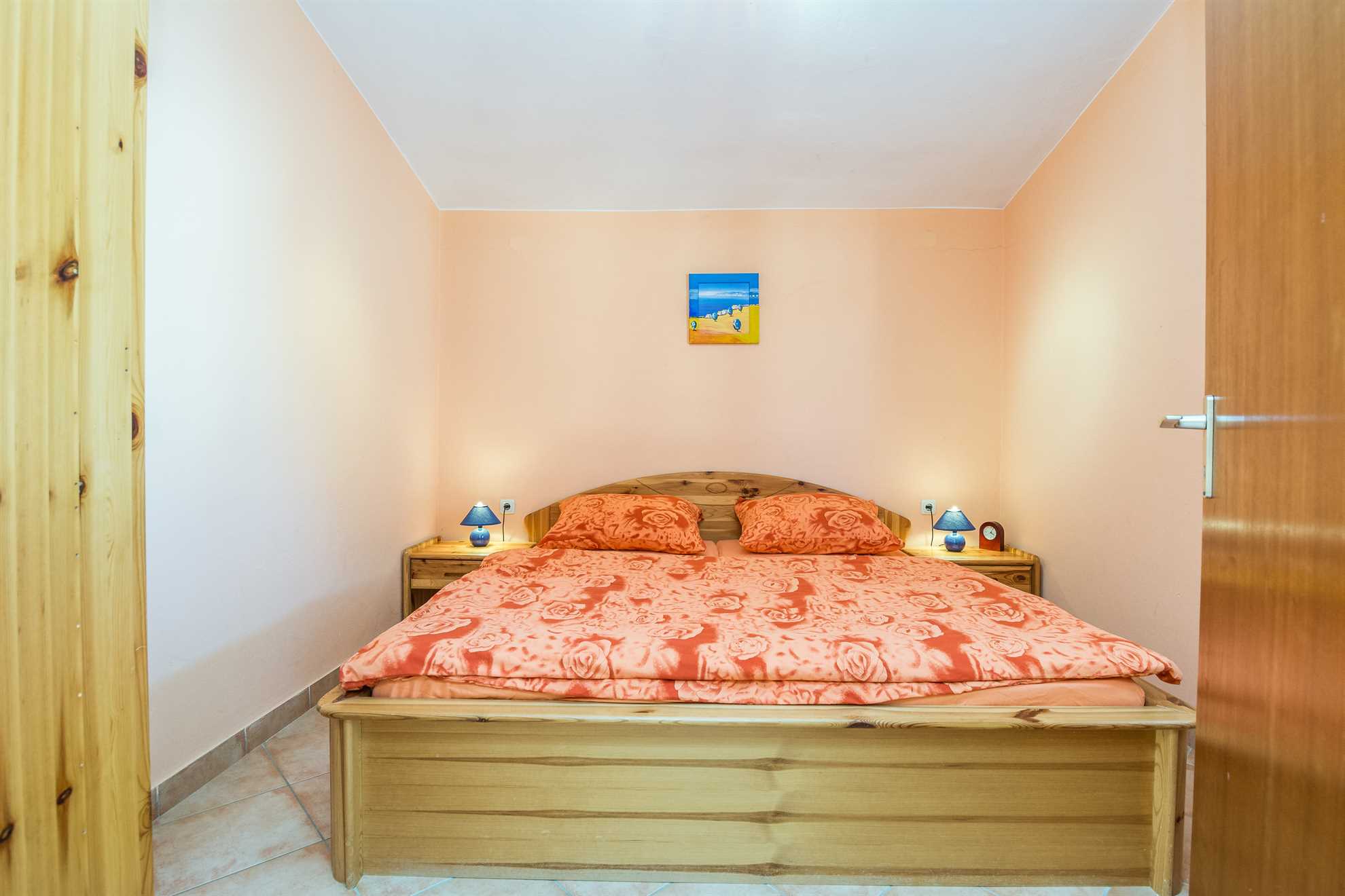 Apartment with 4 bedrooms and 2 bathrooms | quiet location