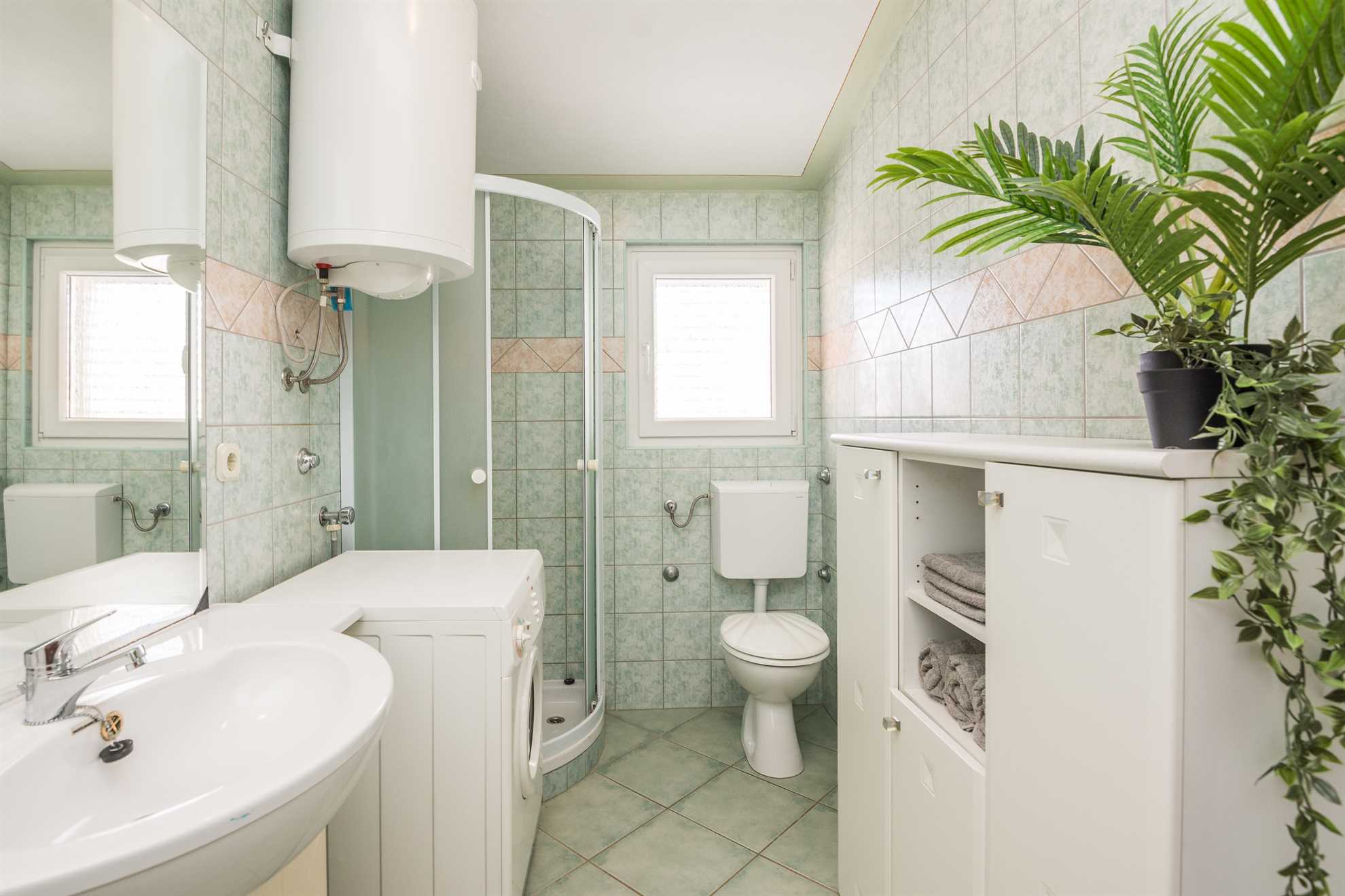 Apartment with 4 bedrooms and 2 bathrooms | quiet location