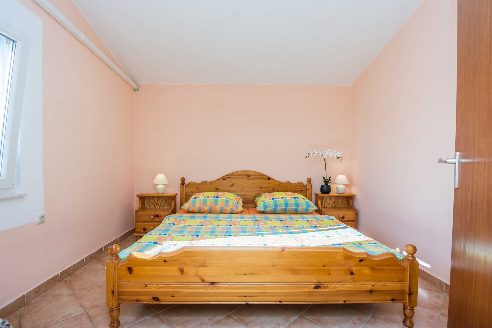 Apartment with 4 bedrooms and 2 bathrooms | quiet location