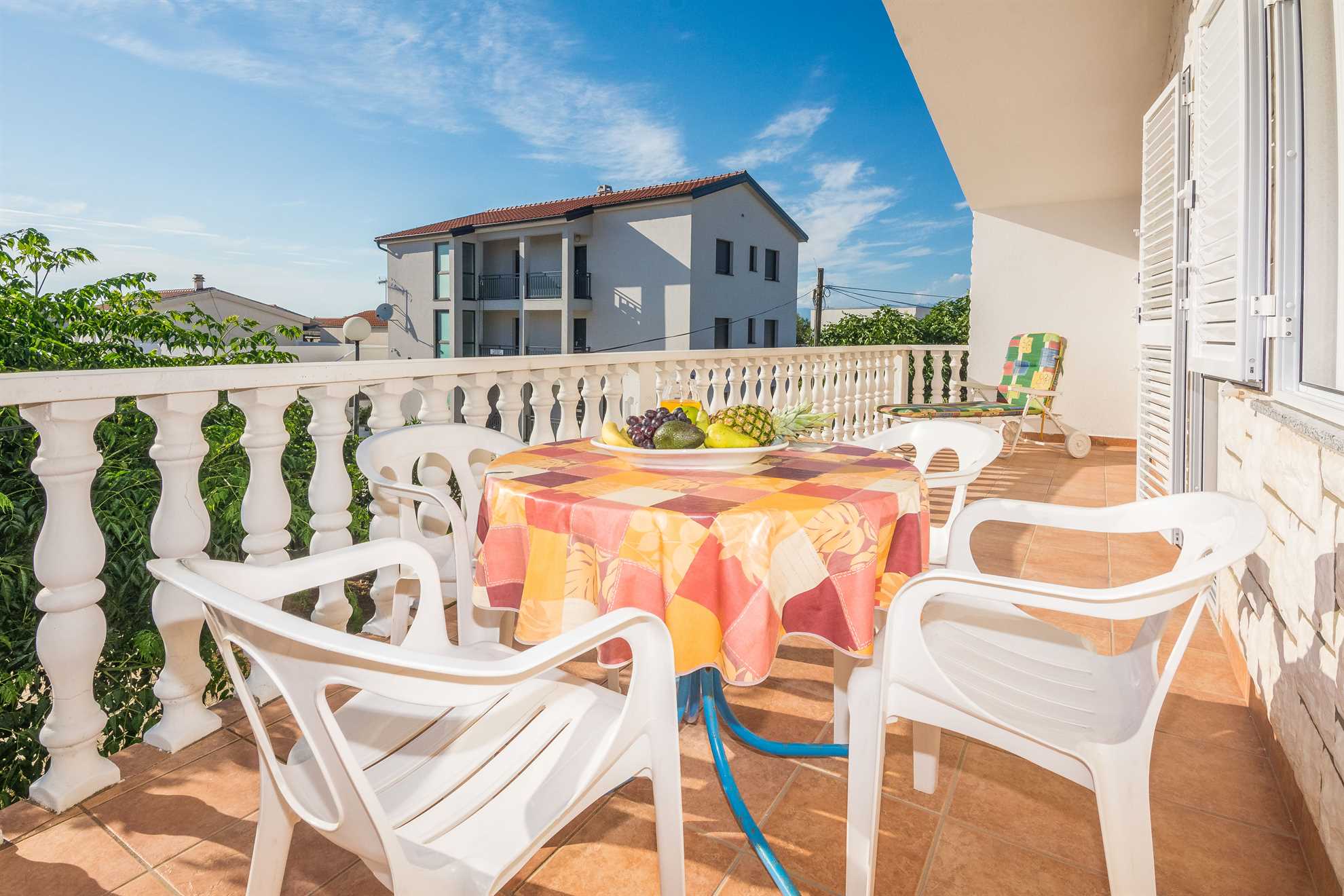 Apartment with 4 bedrooms and 2 bathrooms | quiet location