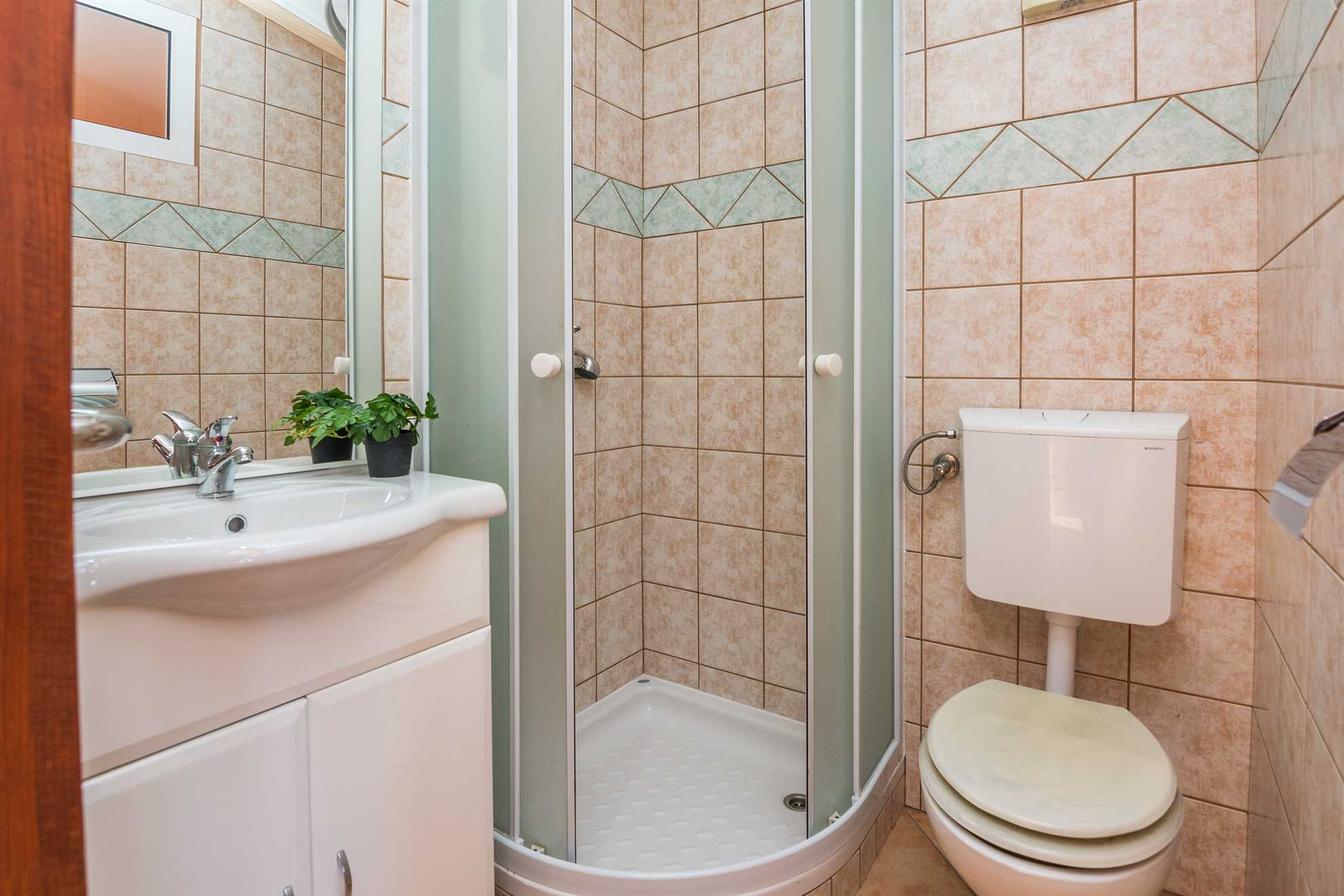 Apartment with 4 bedrooms and 2 bathrooms | quiet location
