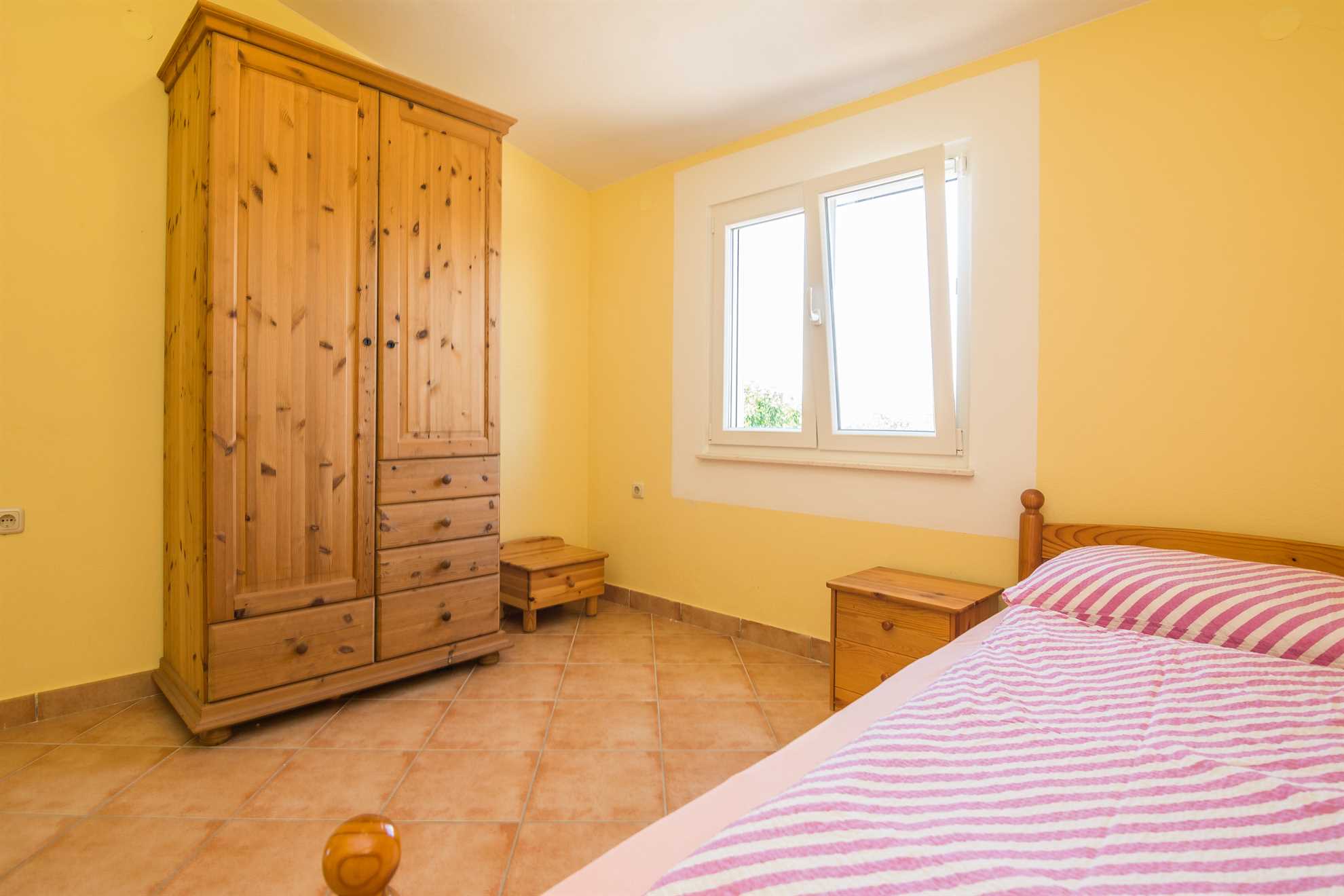 Apartment with 4 bedrooms and 2 bathrooms | quiet location