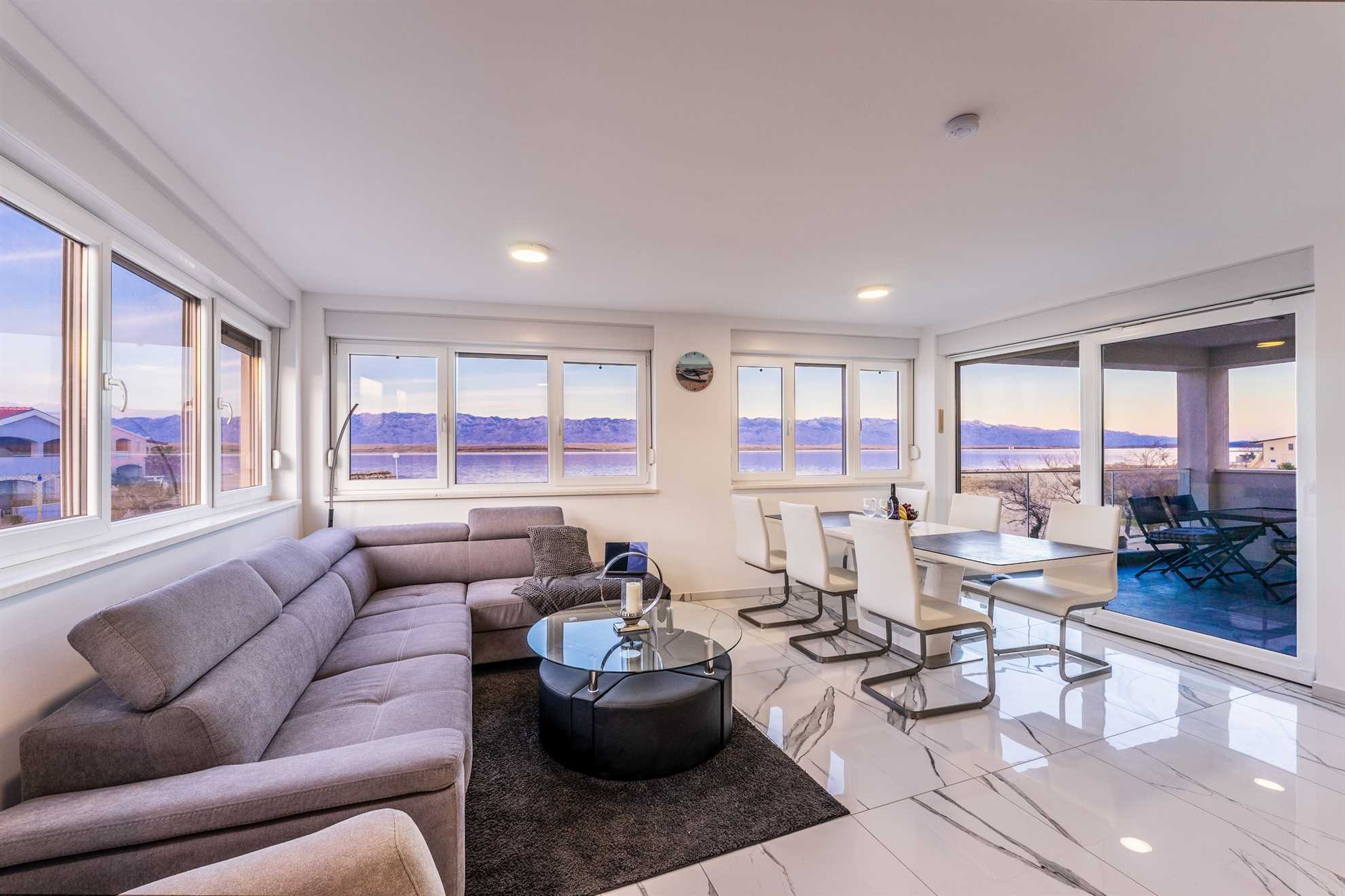 Beachfront | 3 bedrooms | for 6 per. | Sea view