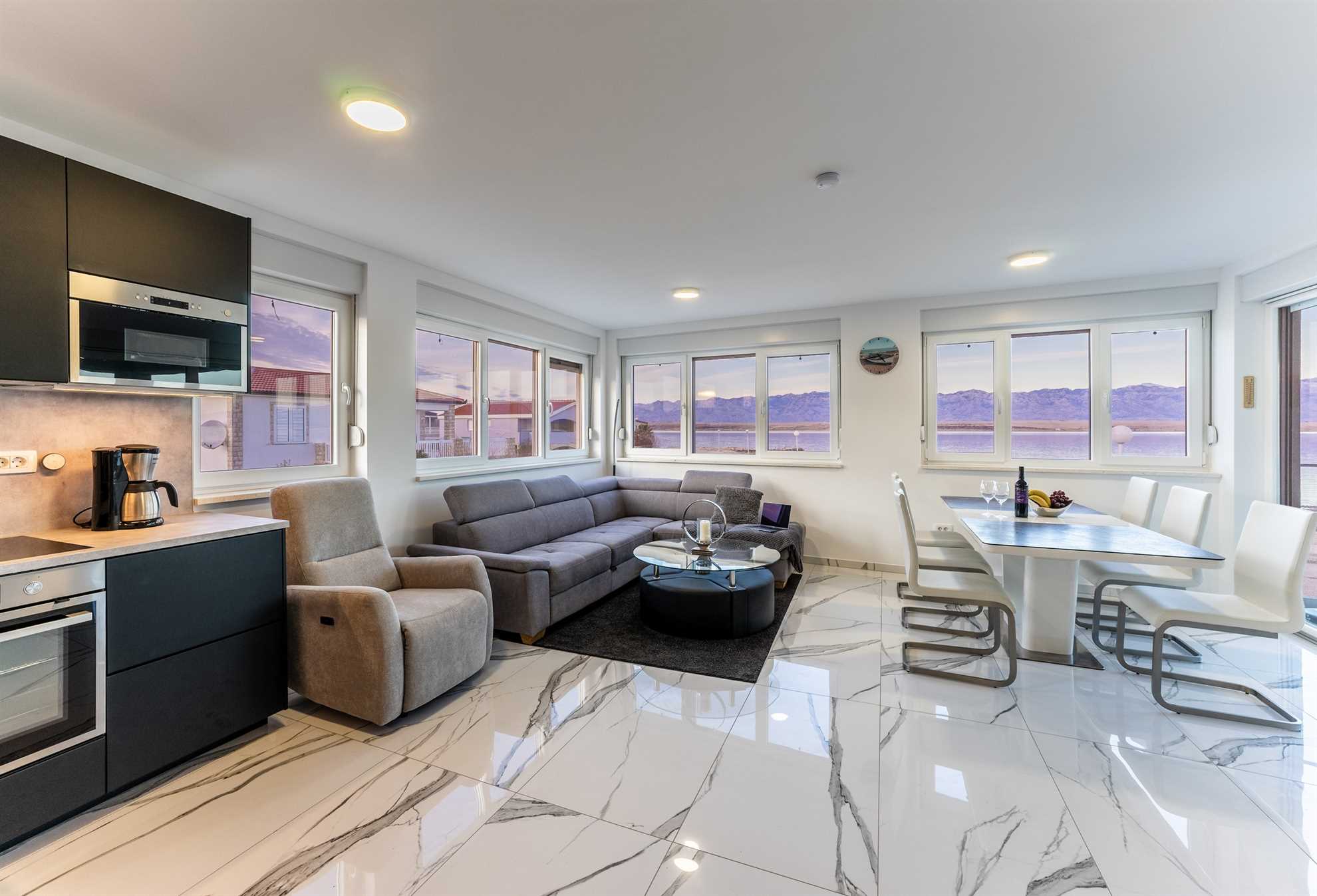 Beachfront | 3 bedrooms | for 6 per. | Sea view