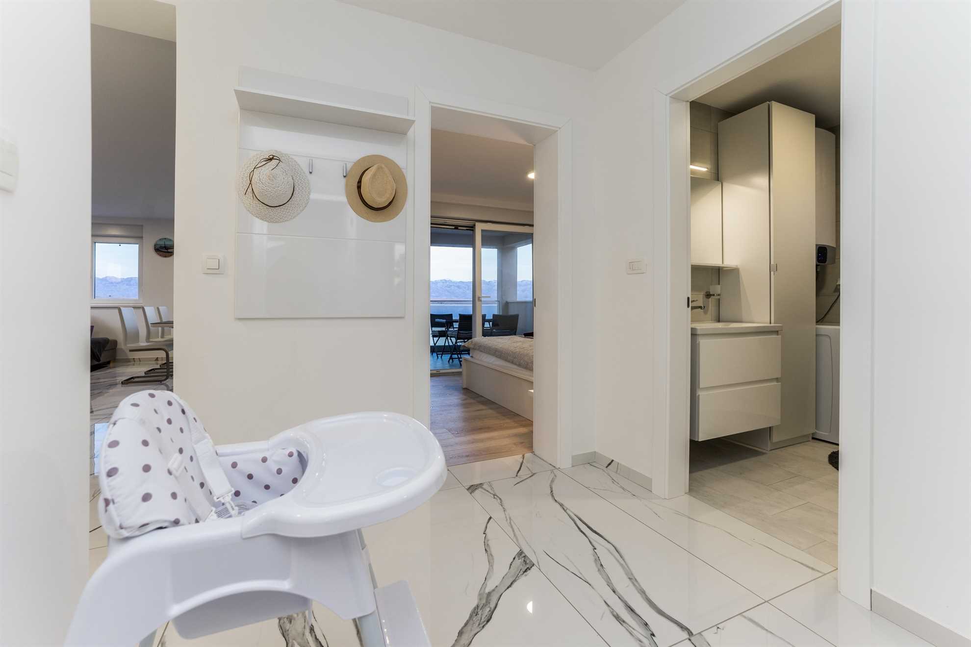 Beachfront | 3 bedrooms | for 6 per. | Sea view