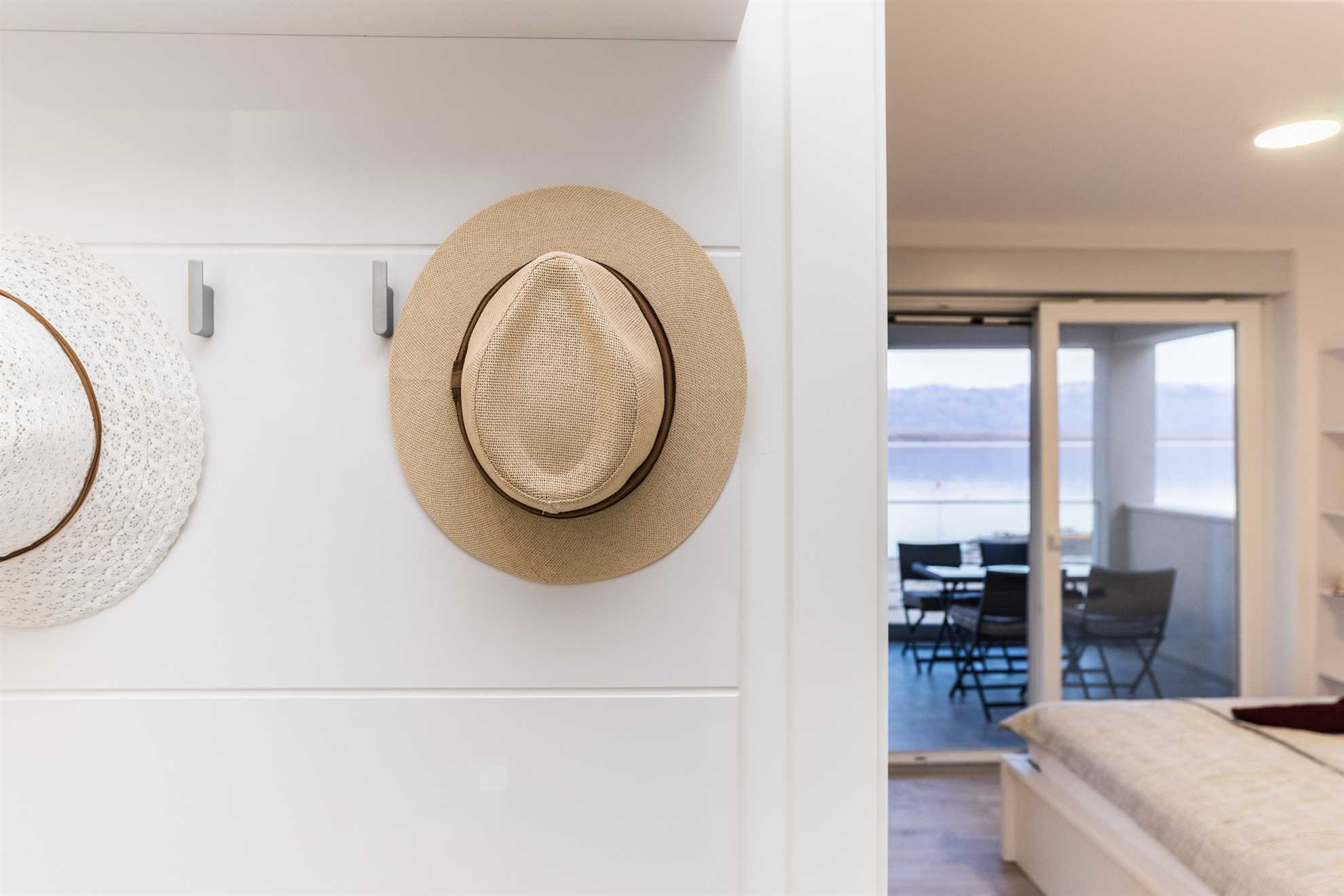 Beachfront | 3 bedrooms | for 6 per. | Sea view