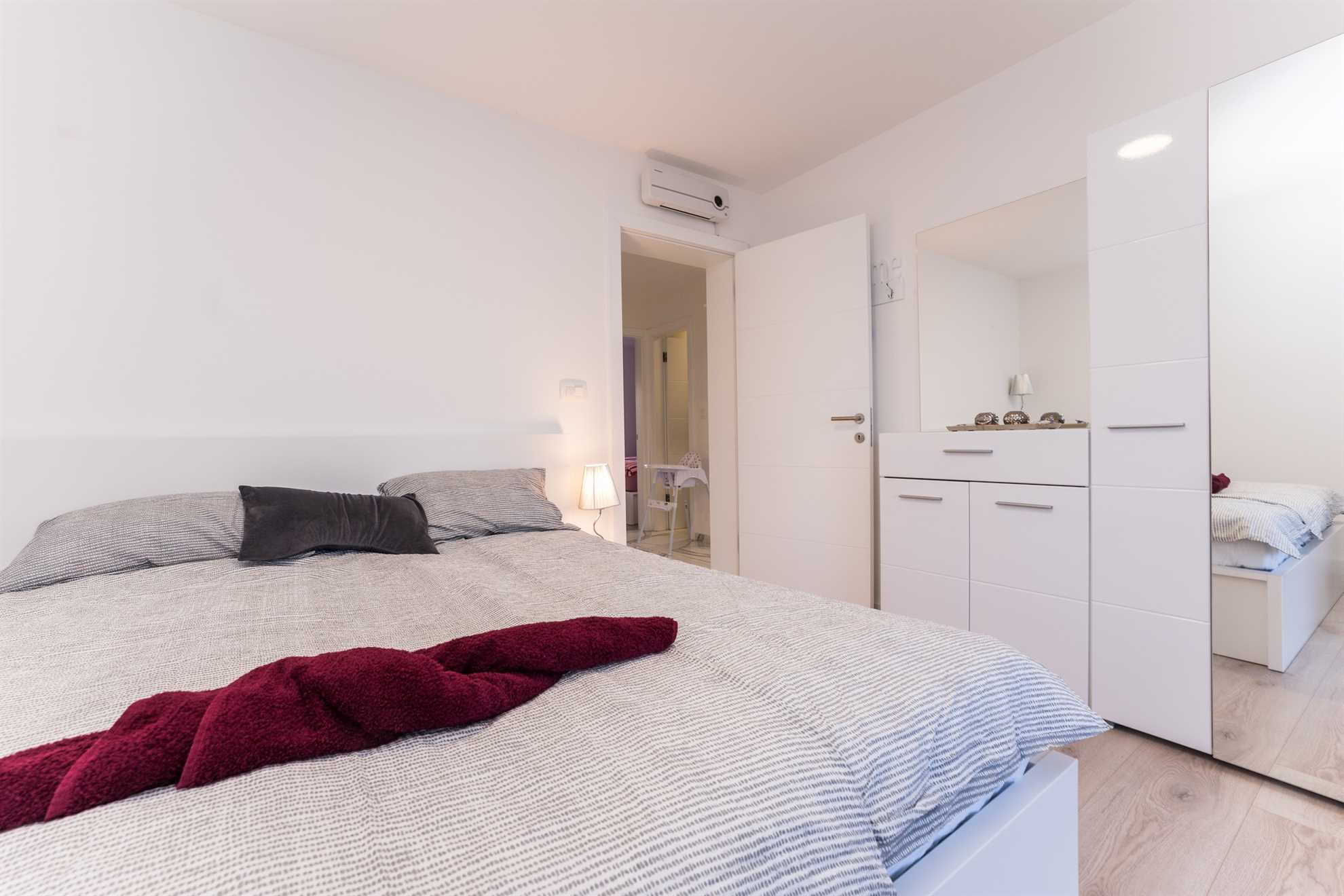 Beachfront | 3 bedrooms | for 6 per. | Sea view