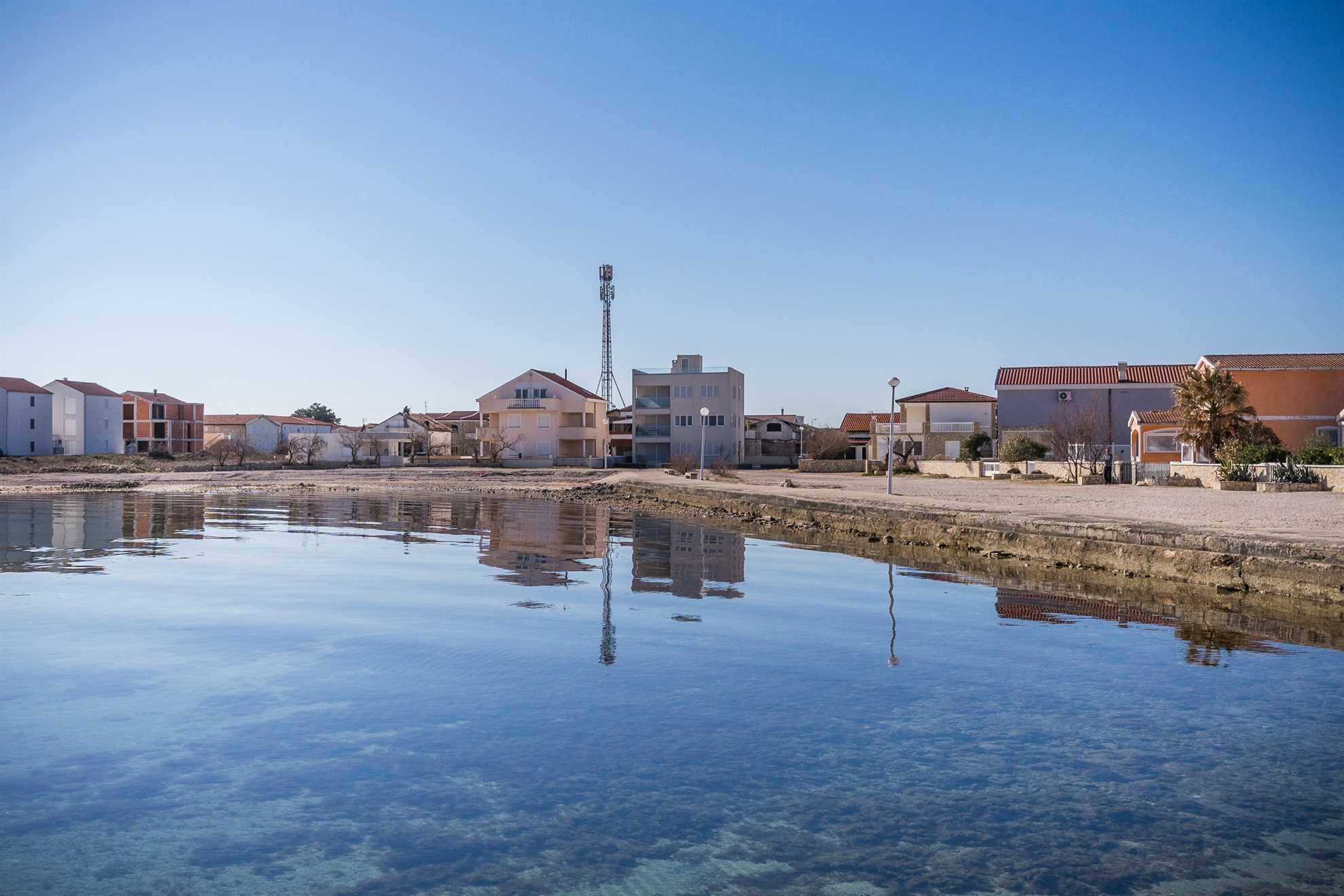 Beachfront | 3 bedrooms | for 6 per. | Sea view