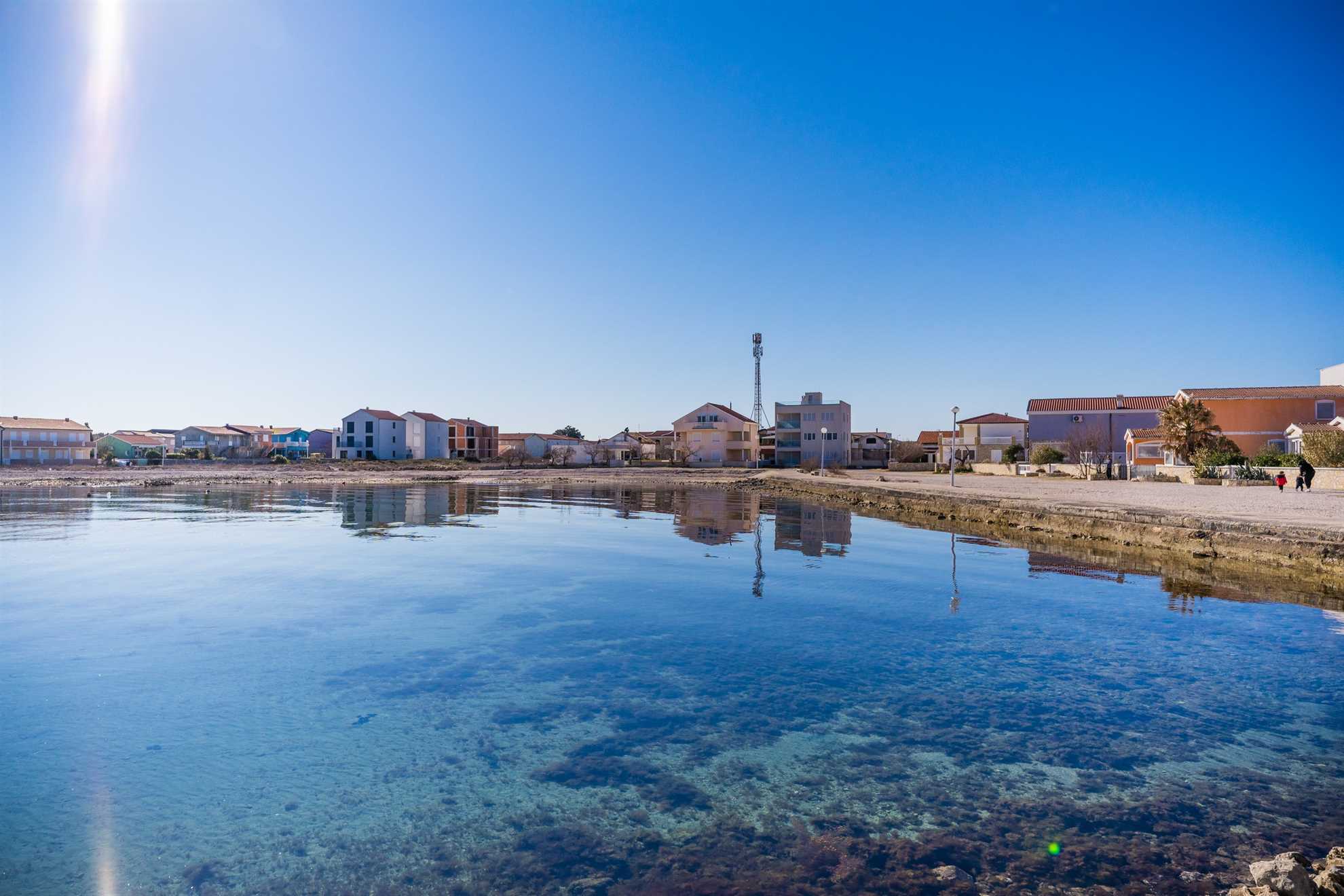 Beachfront | 3 bedrooms | for 6 per. | Sea view
