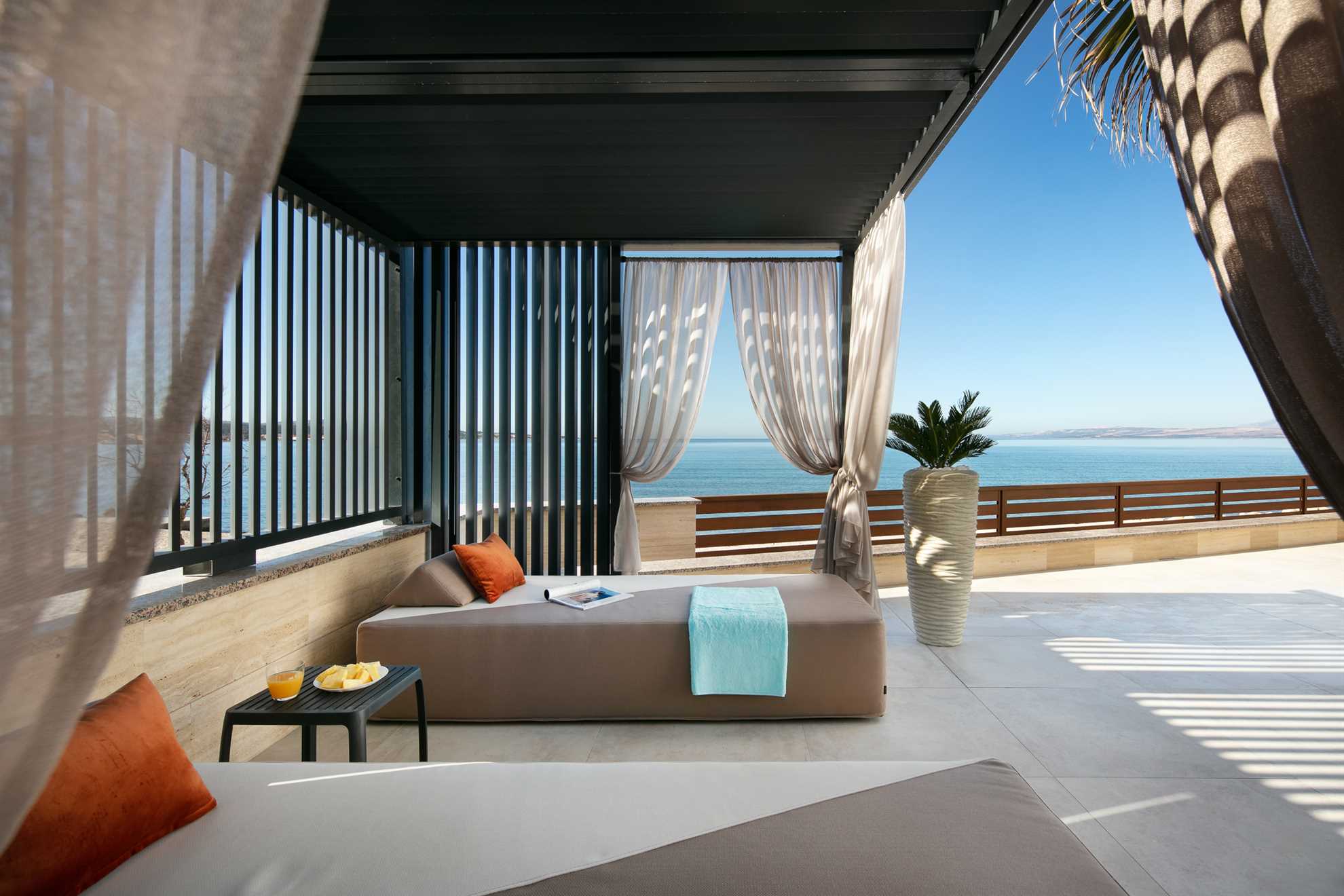 Apartment for 8 persons | 20 m from the sea | 2 swimming pools