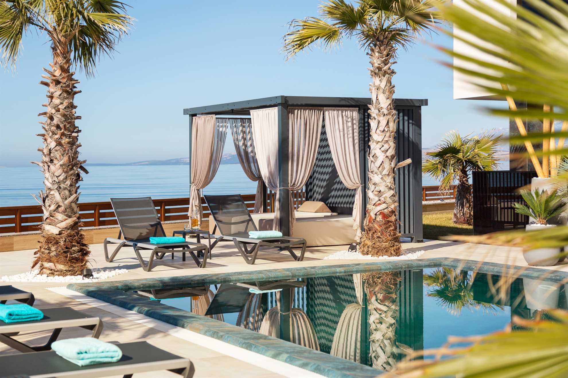 Luxorious apartment with sea view | just 20 m from beach | ideal for 4 persons