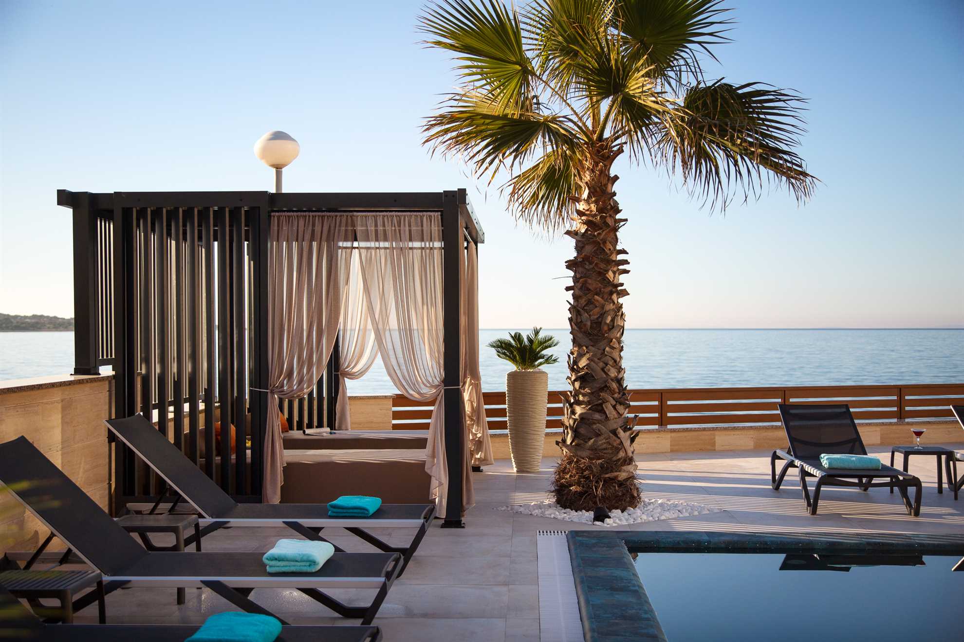 Luxorious apartment with sea view | just 20 m from beach | ideal for 4 persons