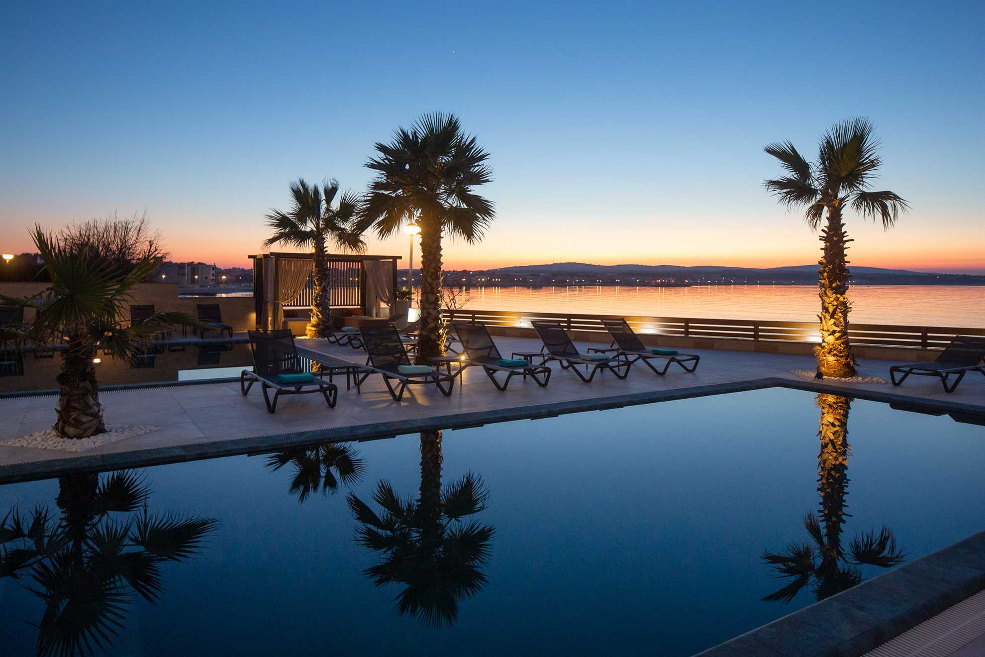 Luxorious apartment with sea view | just 20 m from beach | ideal for 4 persons