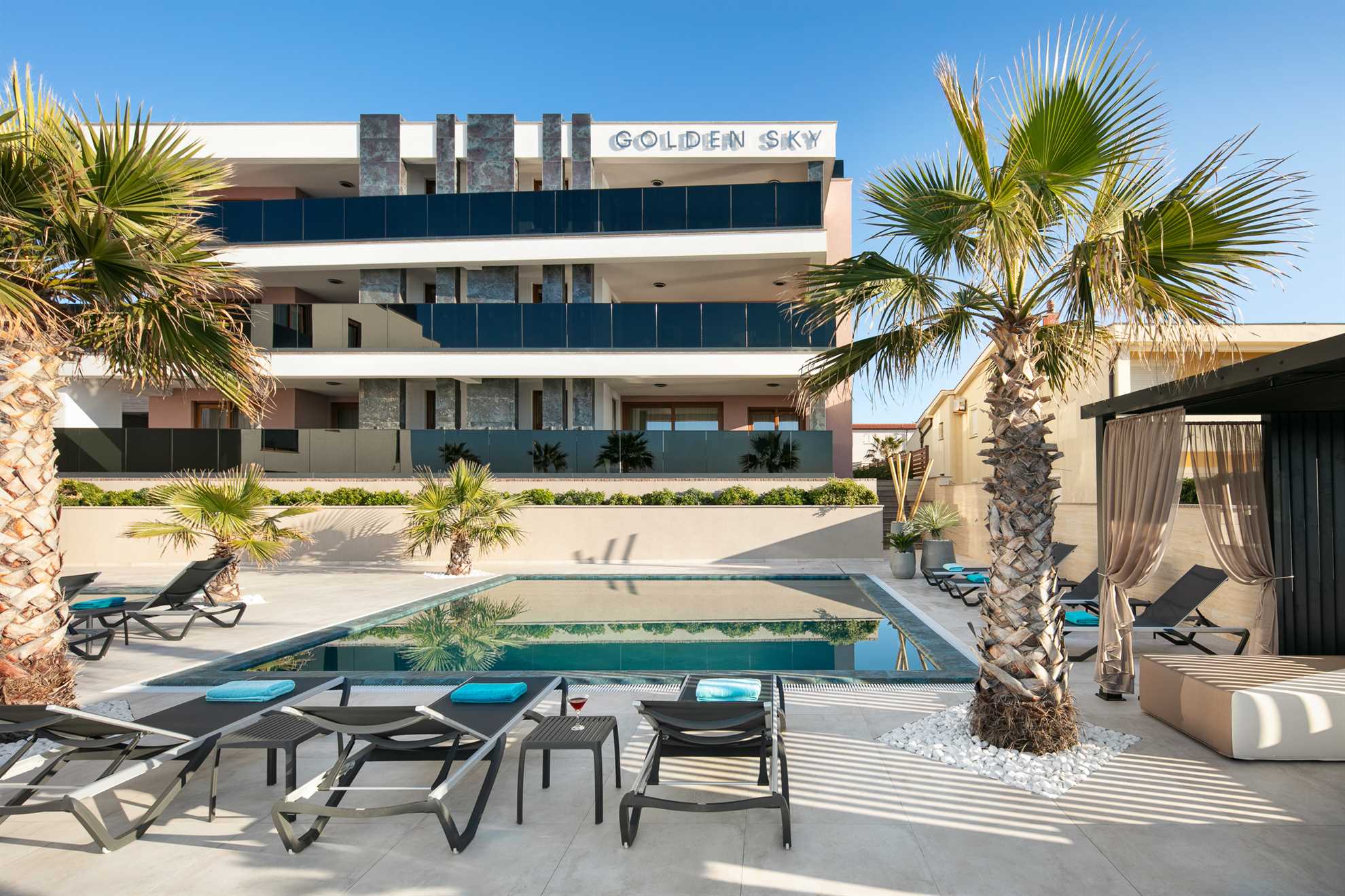 Luxorious apartment with sea view | just 20 m from beach | ideal for 4 persons