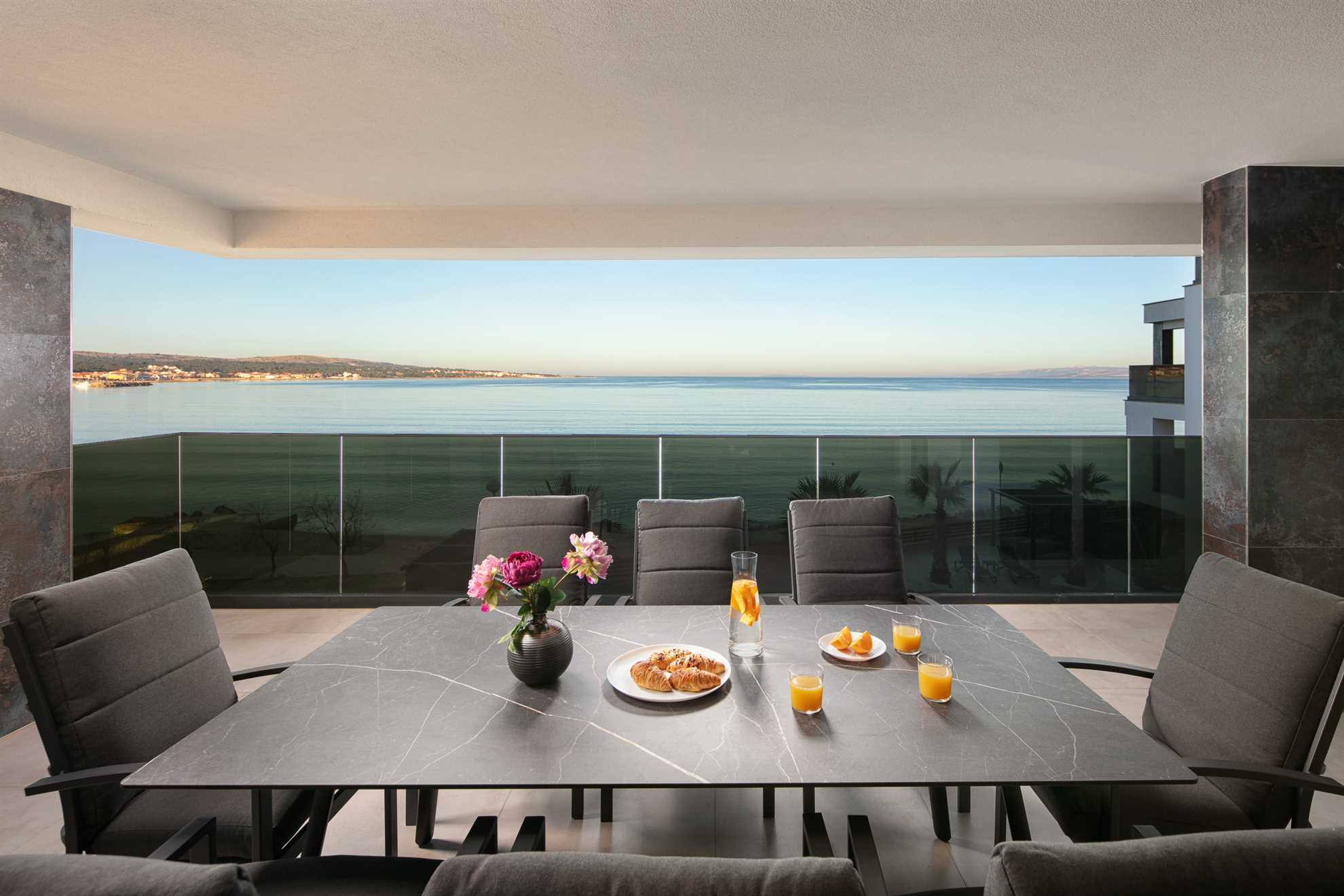 Luxorious apartment with sea view | just 20 m from beach | ideal for 4 persons