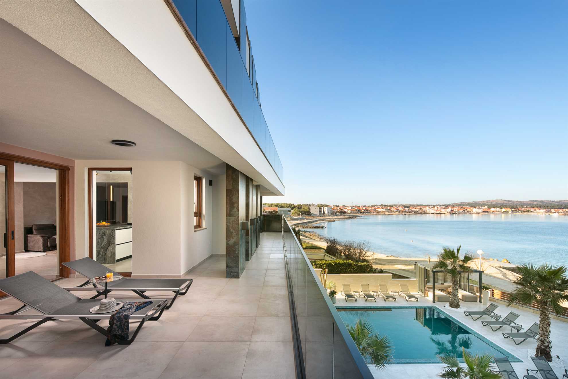 Luxorious apartment with sea view | just 20 m from beach | ideal for 4 persons