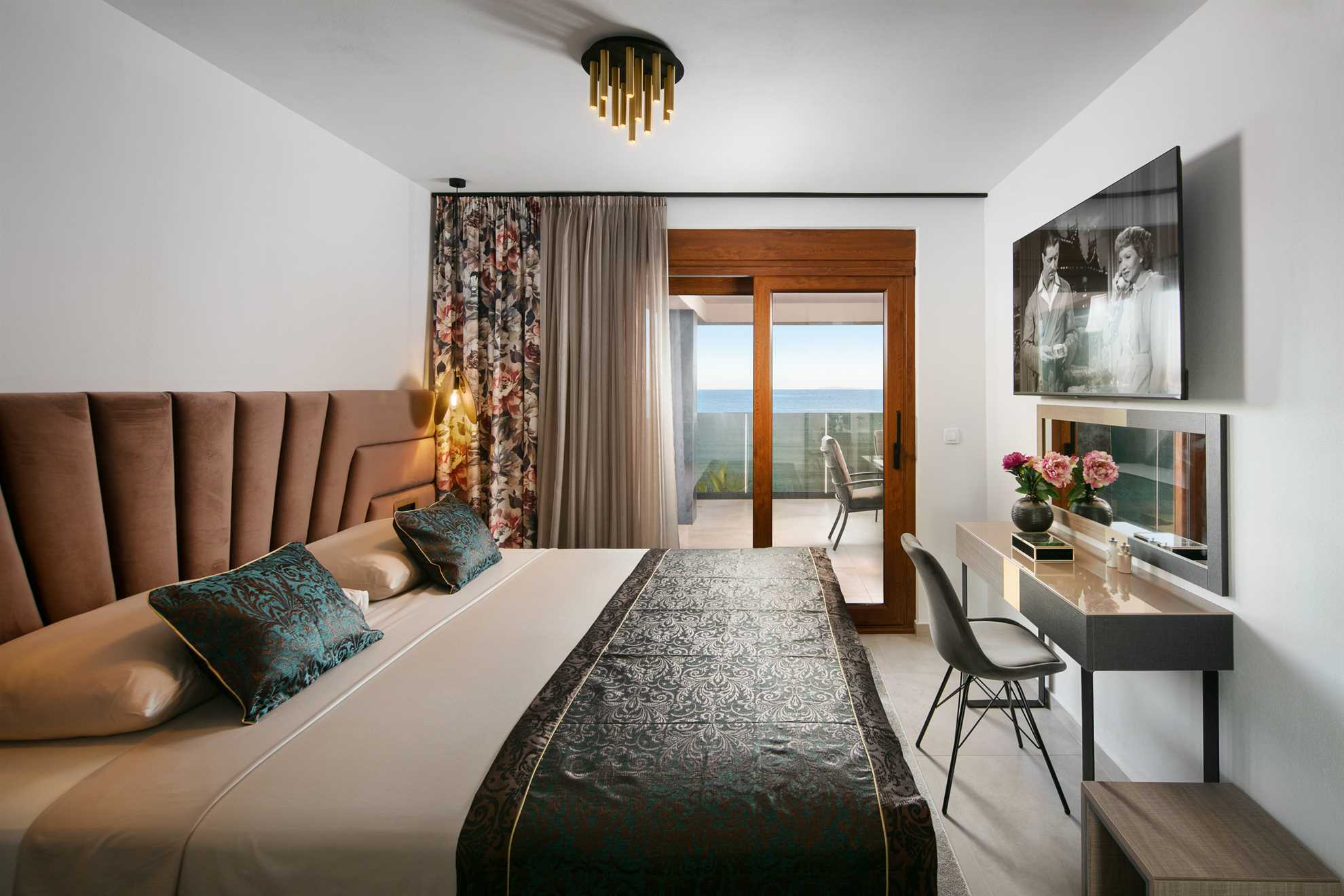 Luxorious apartment with sea view | just 20 m from beach | ideal for 4 persons