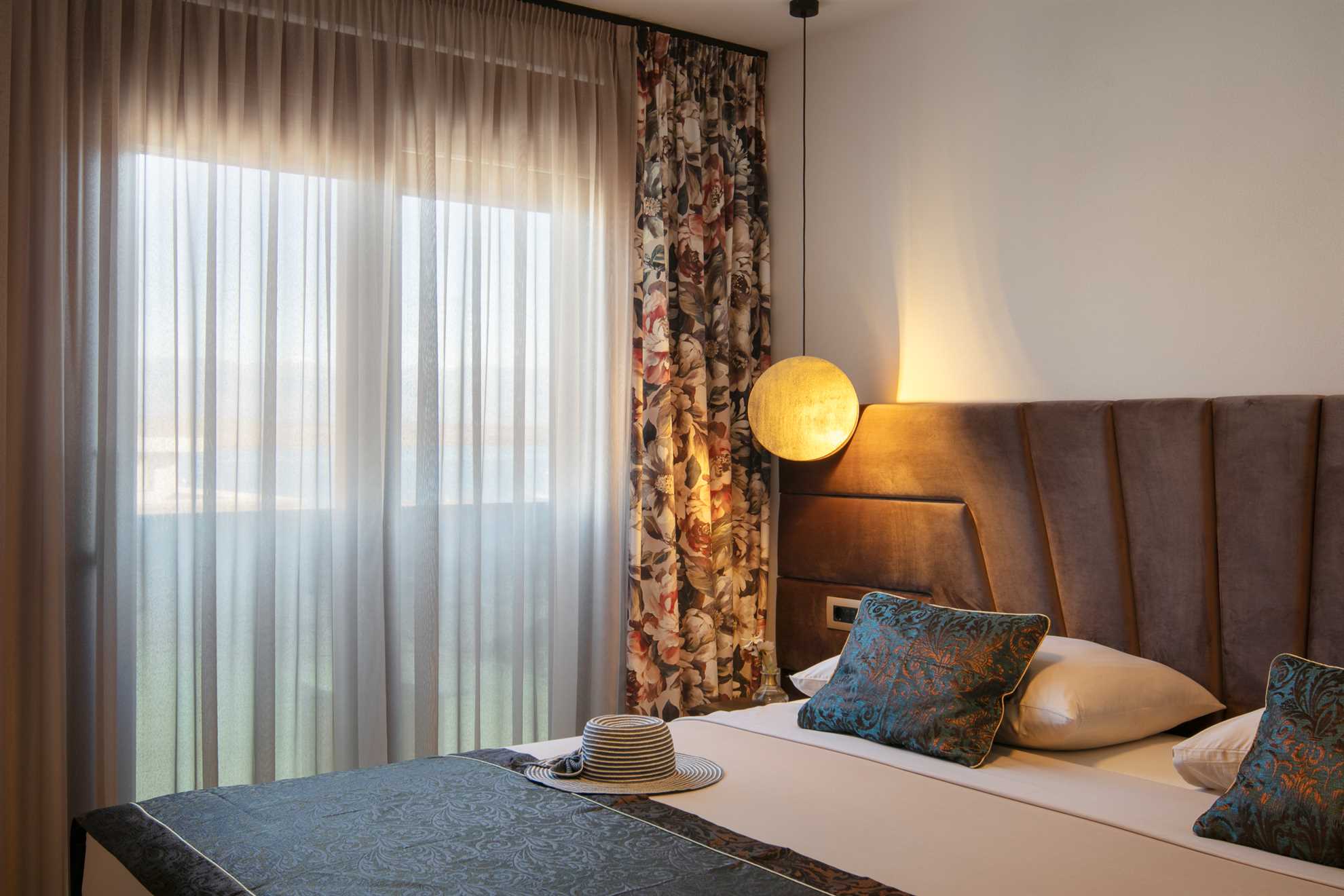 Luxorious apartment with sea view | just 20 m from beach | ideal for 4 persons
