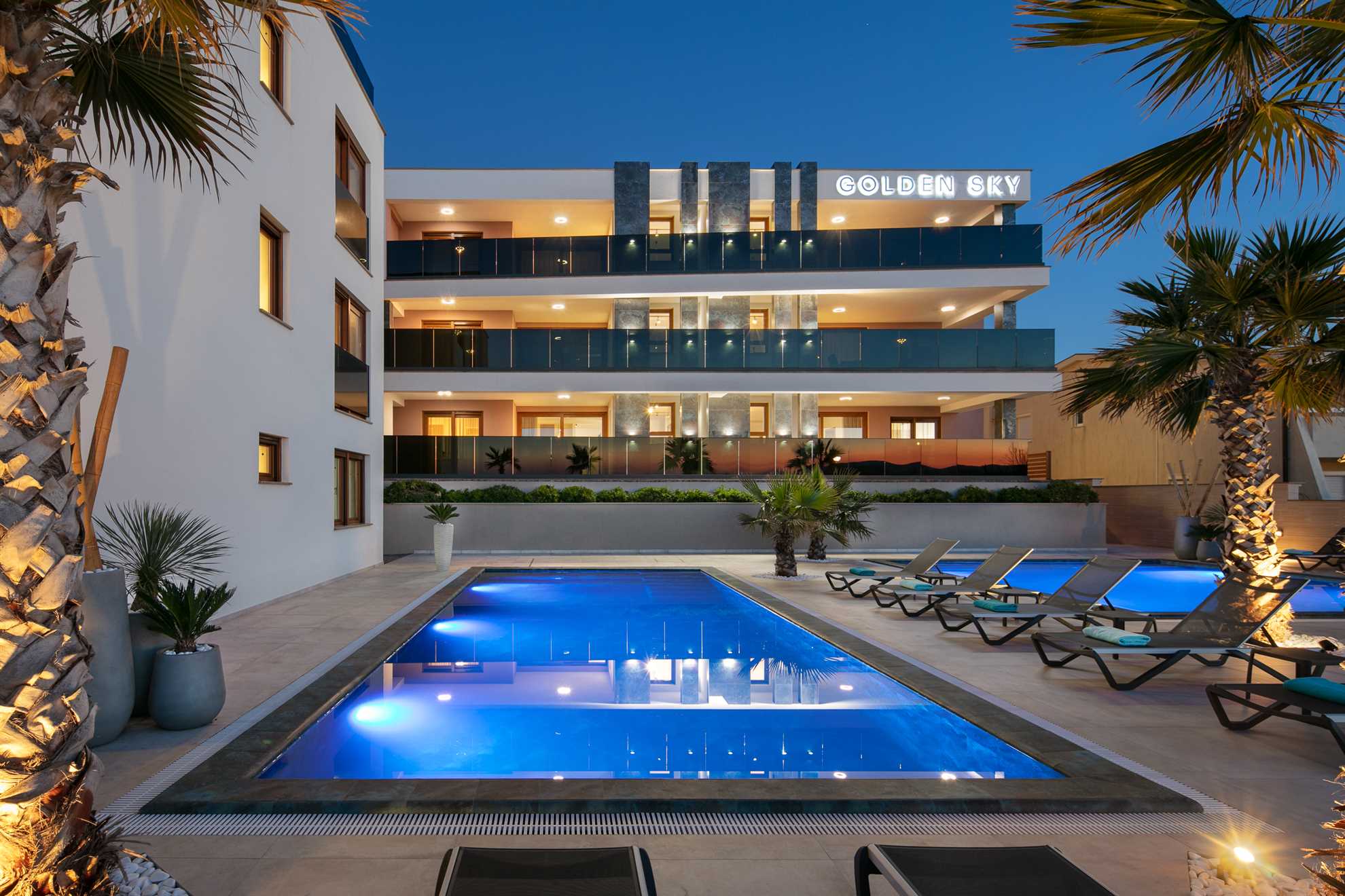 20 m from beach | luxorious apartment for 4 persons | with sea view