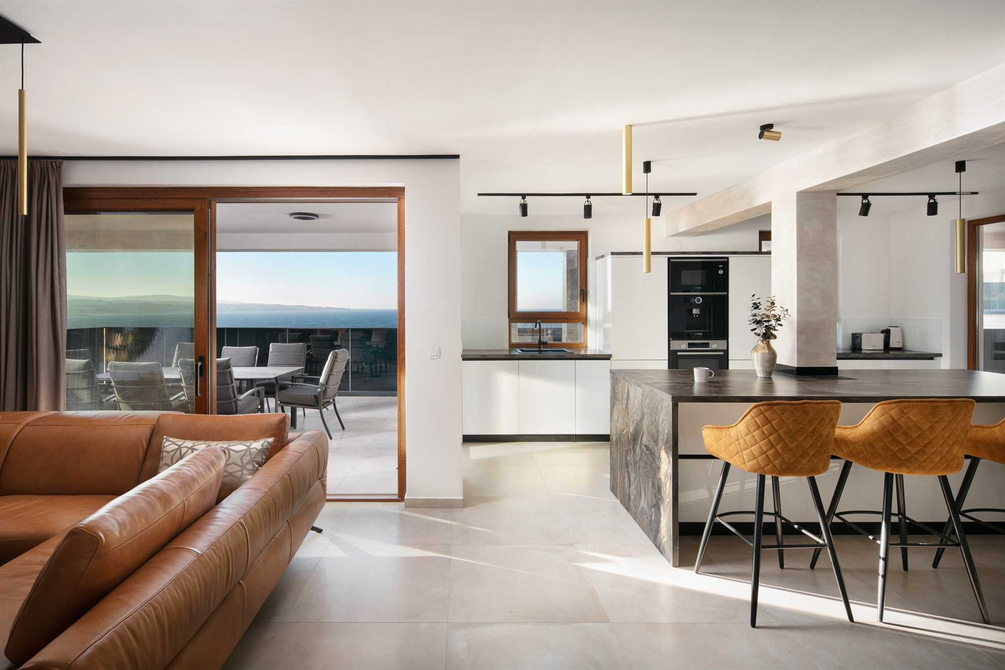 20 m from beach | luxorious apartment for 4 persons | with sea view