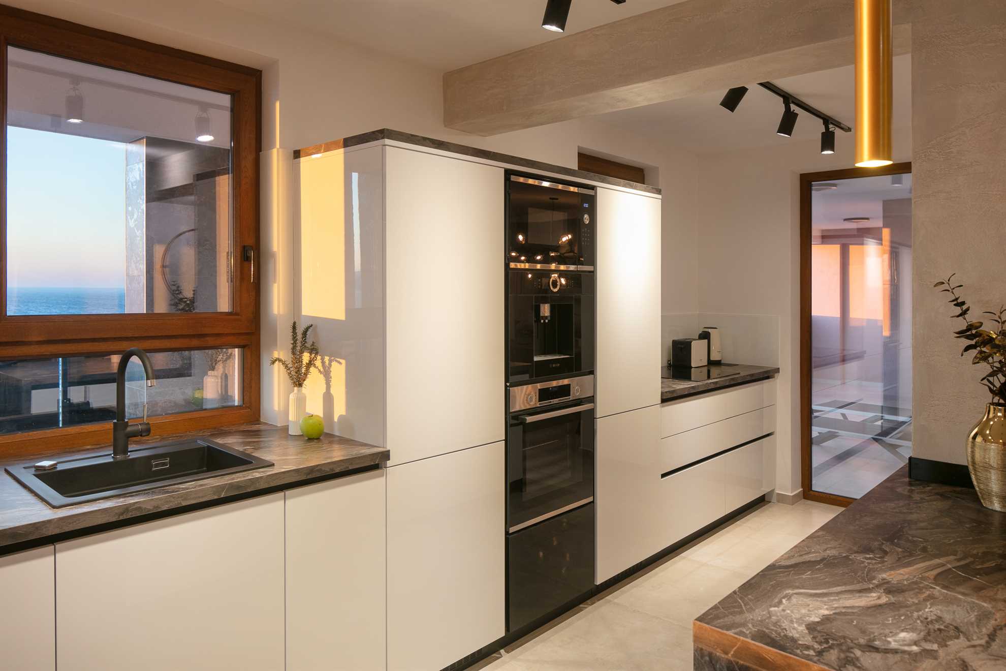20 m from beach | luxorious apartment for 4 persons | with sea view