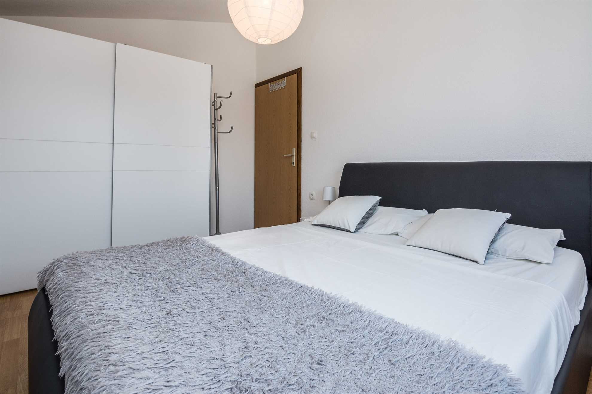 Ideal for 4-6 per. | Air conditioning, Wi-Fi, Satellite TV, BBQ