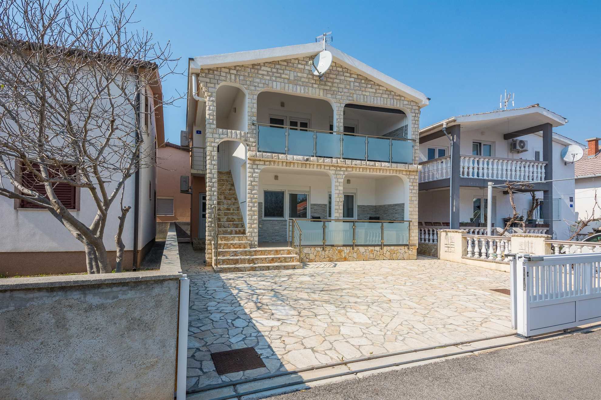 Ideal for 4-6 per. | Air conditioning, Wi-Fi, Satellite TV, BBQ