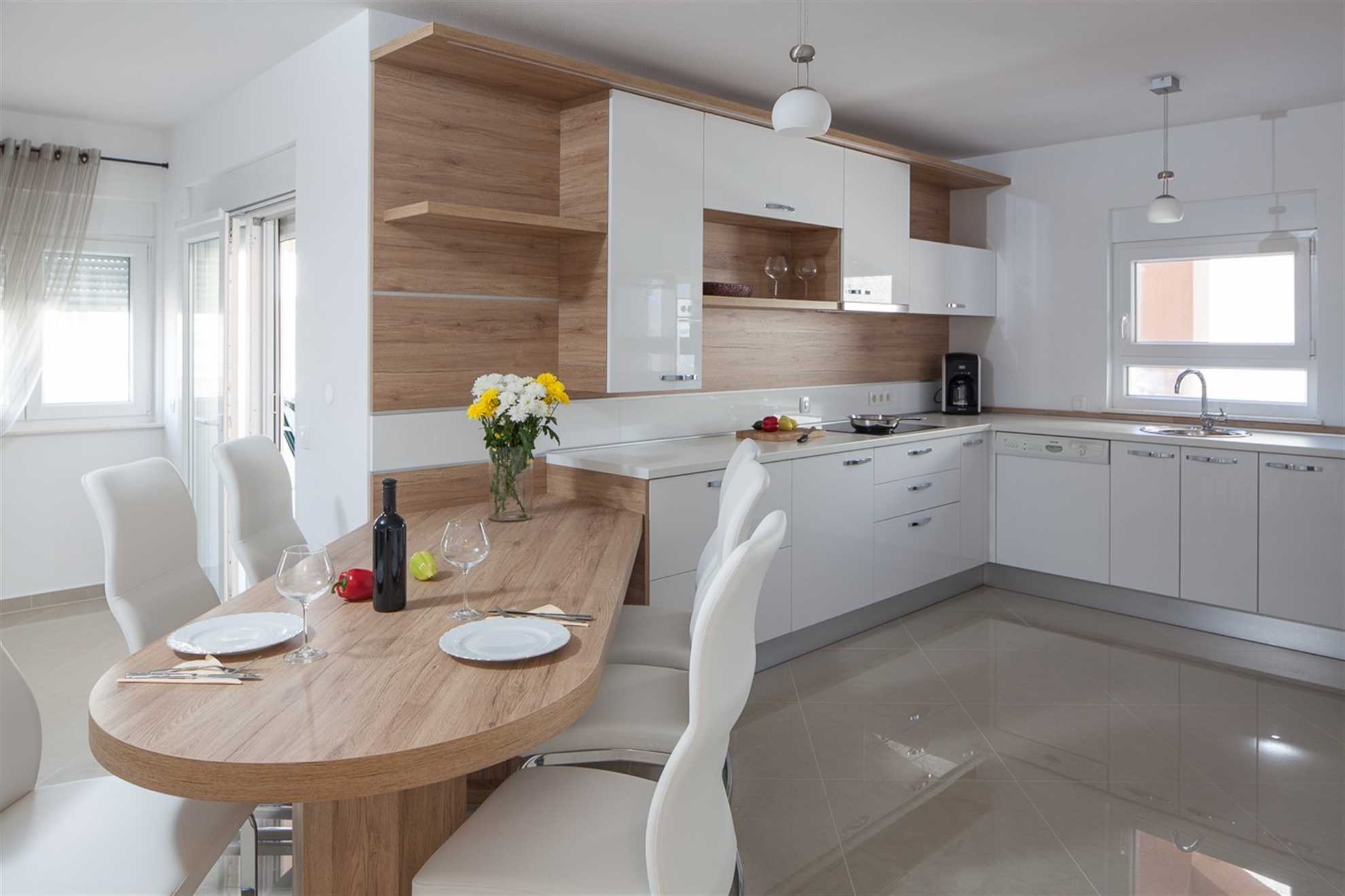 Just 20m from beach | Modern apartment | for 4-6 per.